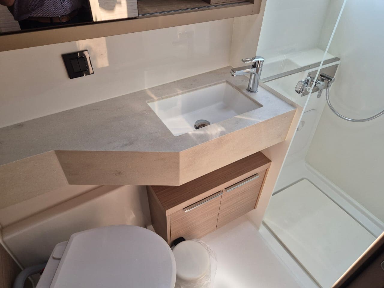 Lagoon 46  - photo 12