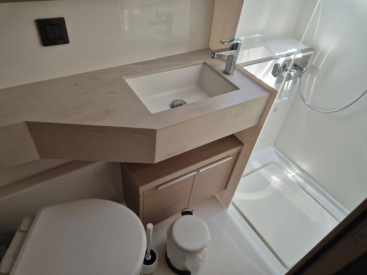 Lagoon 46  - photo 14