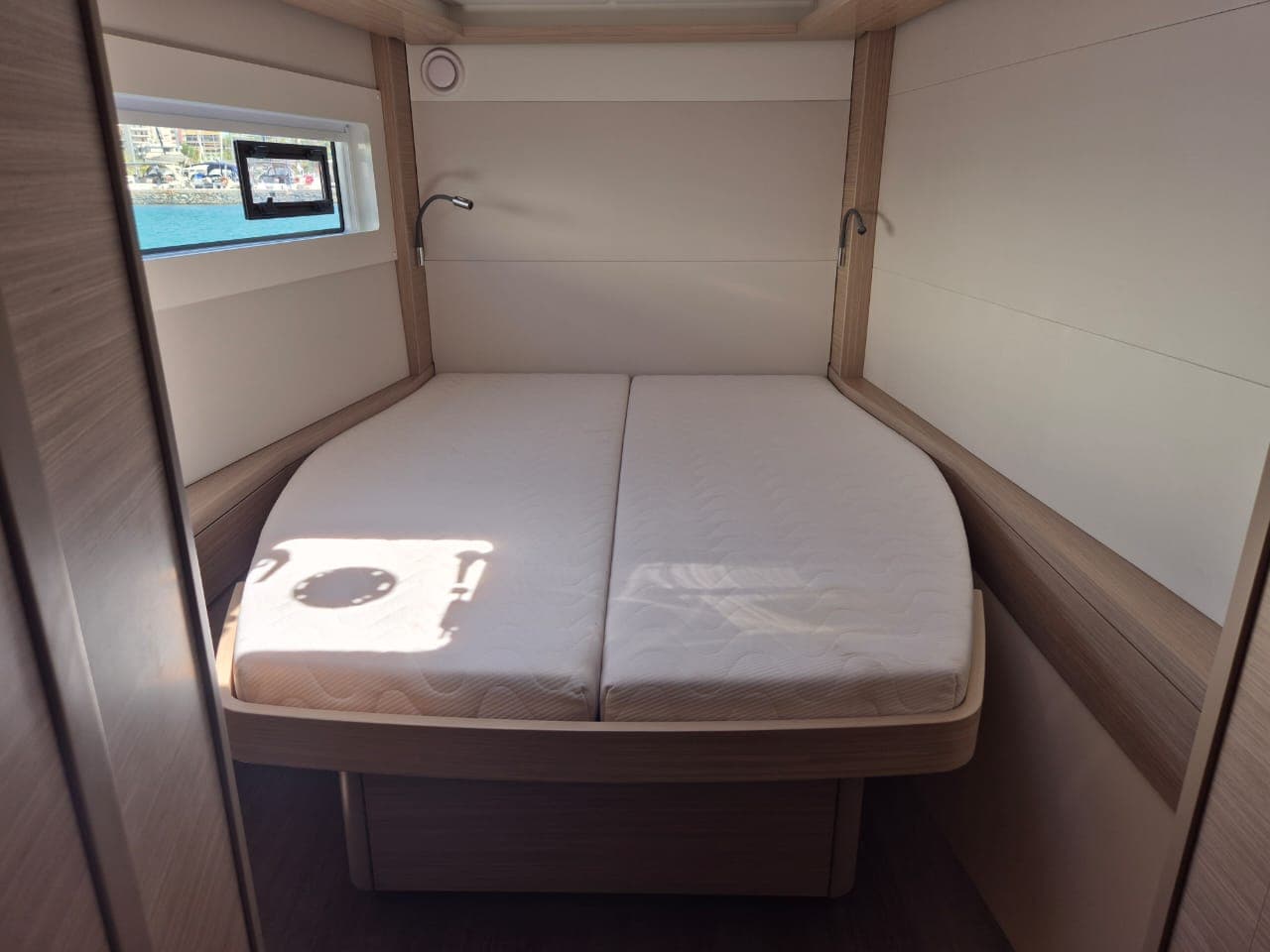 Lagoon 46  - photo 9