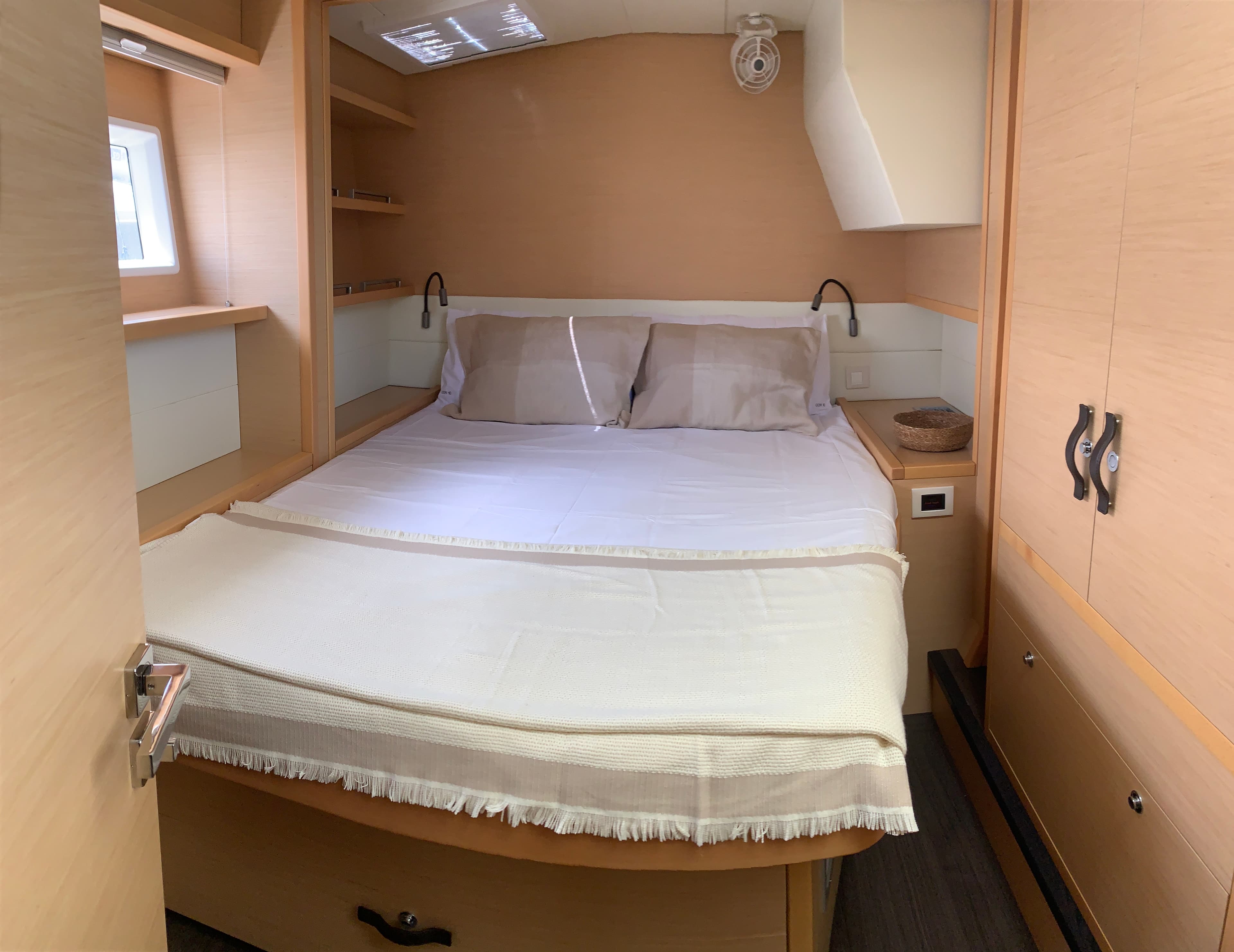 Lagoon 52 - photo 40