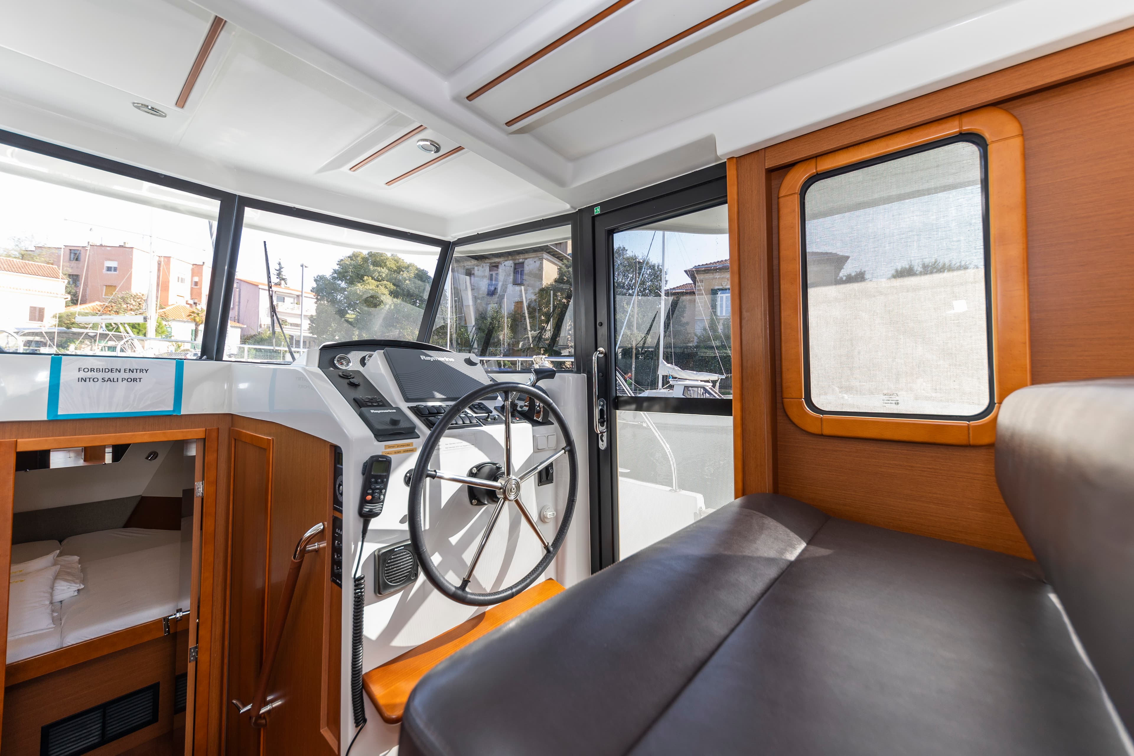 Swift Trawler 34 Fly - photo 11