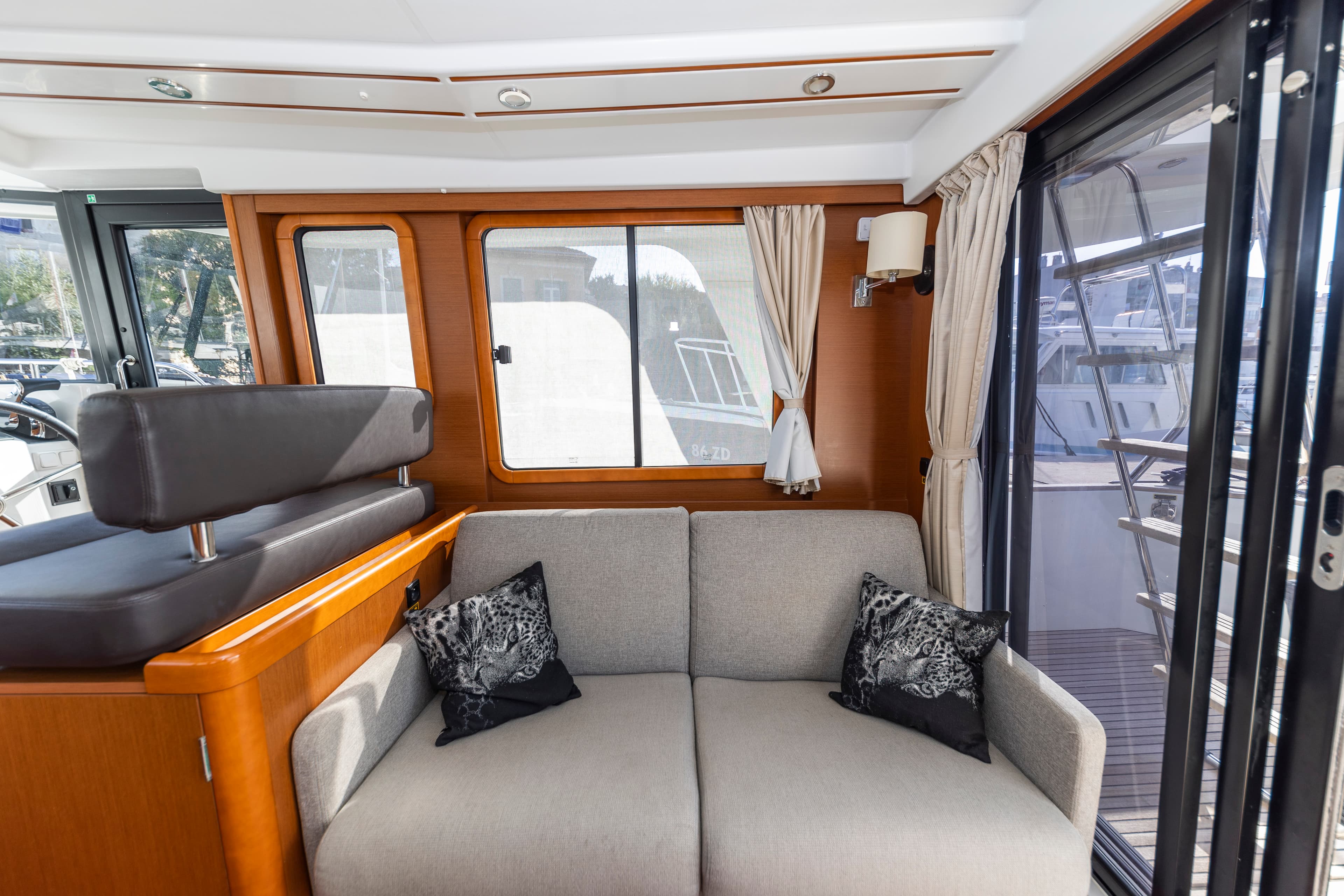 Swift Trawler 34 Fly - photo 23