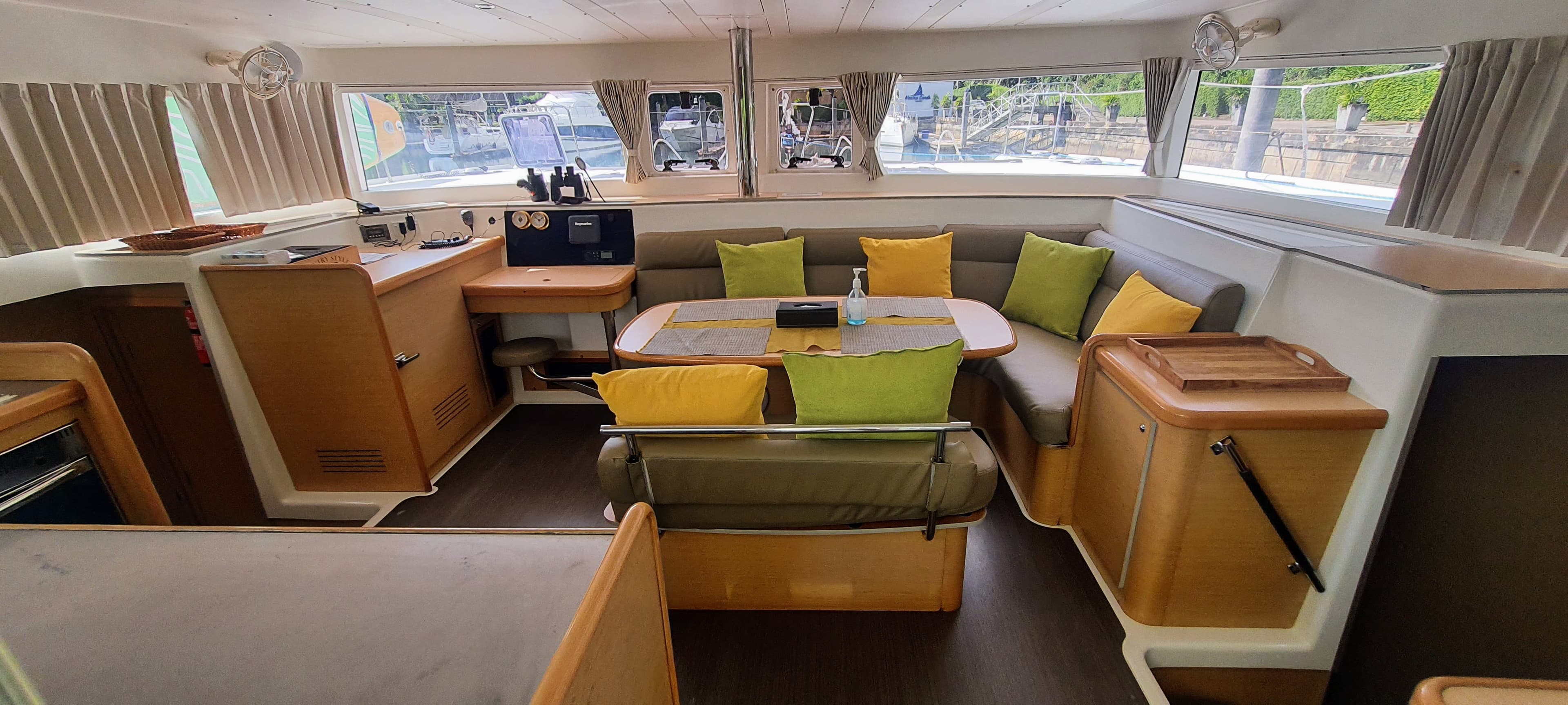 Lagoon 421 - photo 6