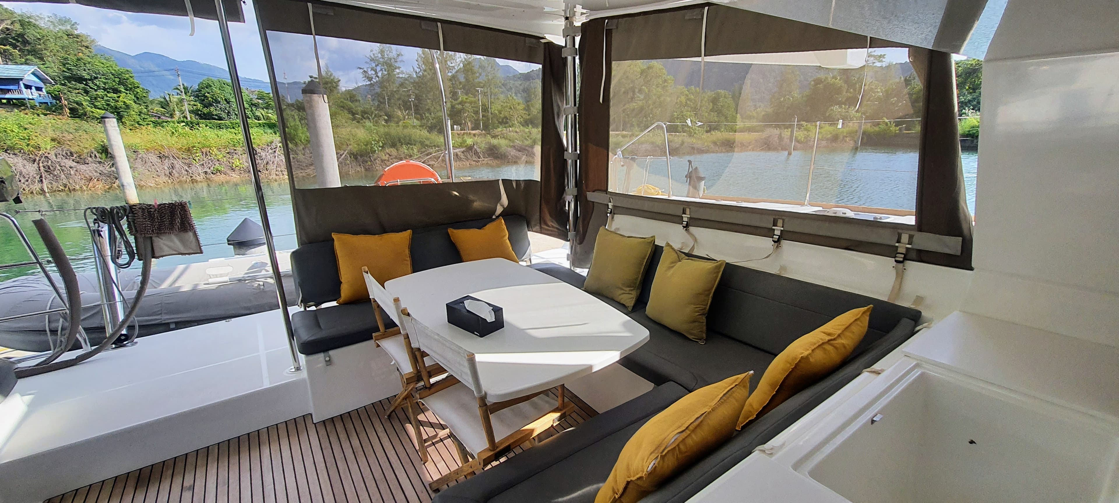 Lagoon 450 Fly - photo 16