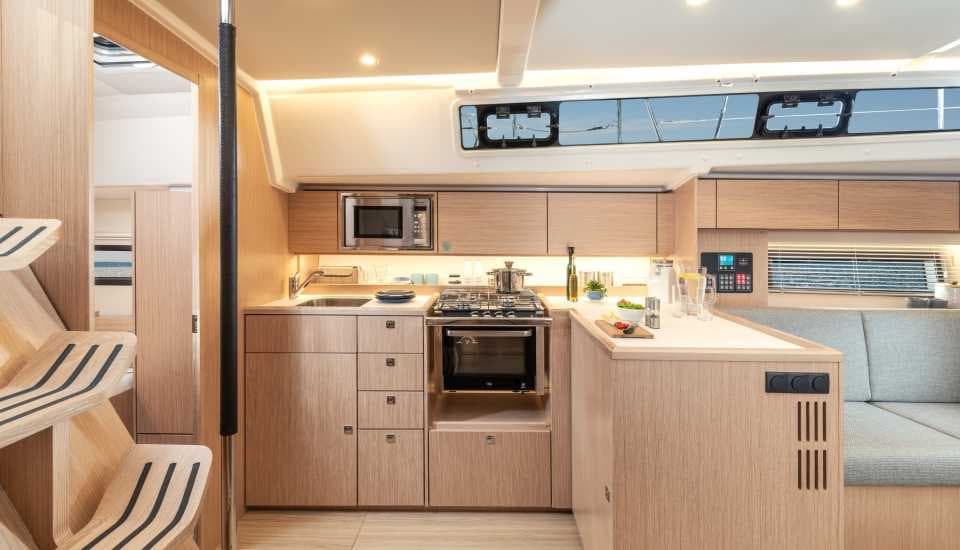 Bavaria C42 - photo 12