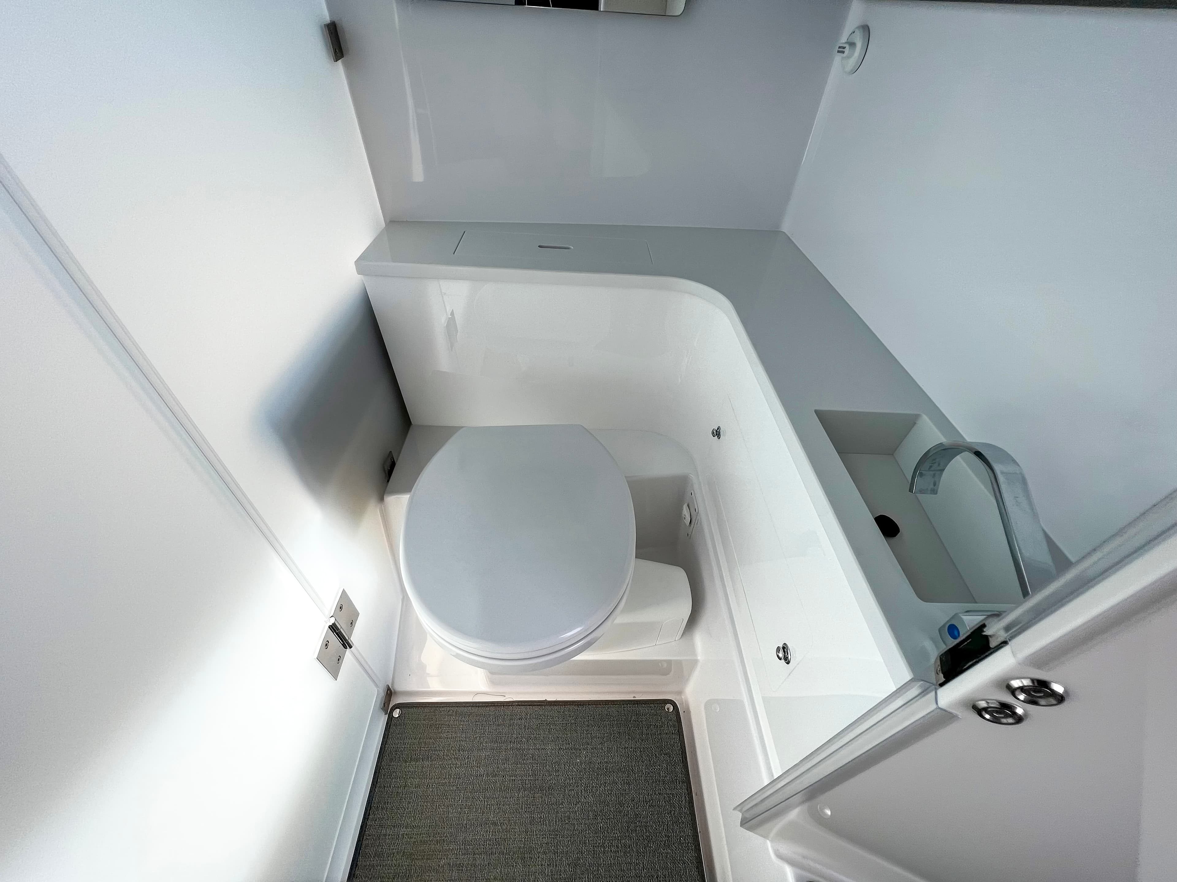 Axopar 37  Sun Top - photo 10