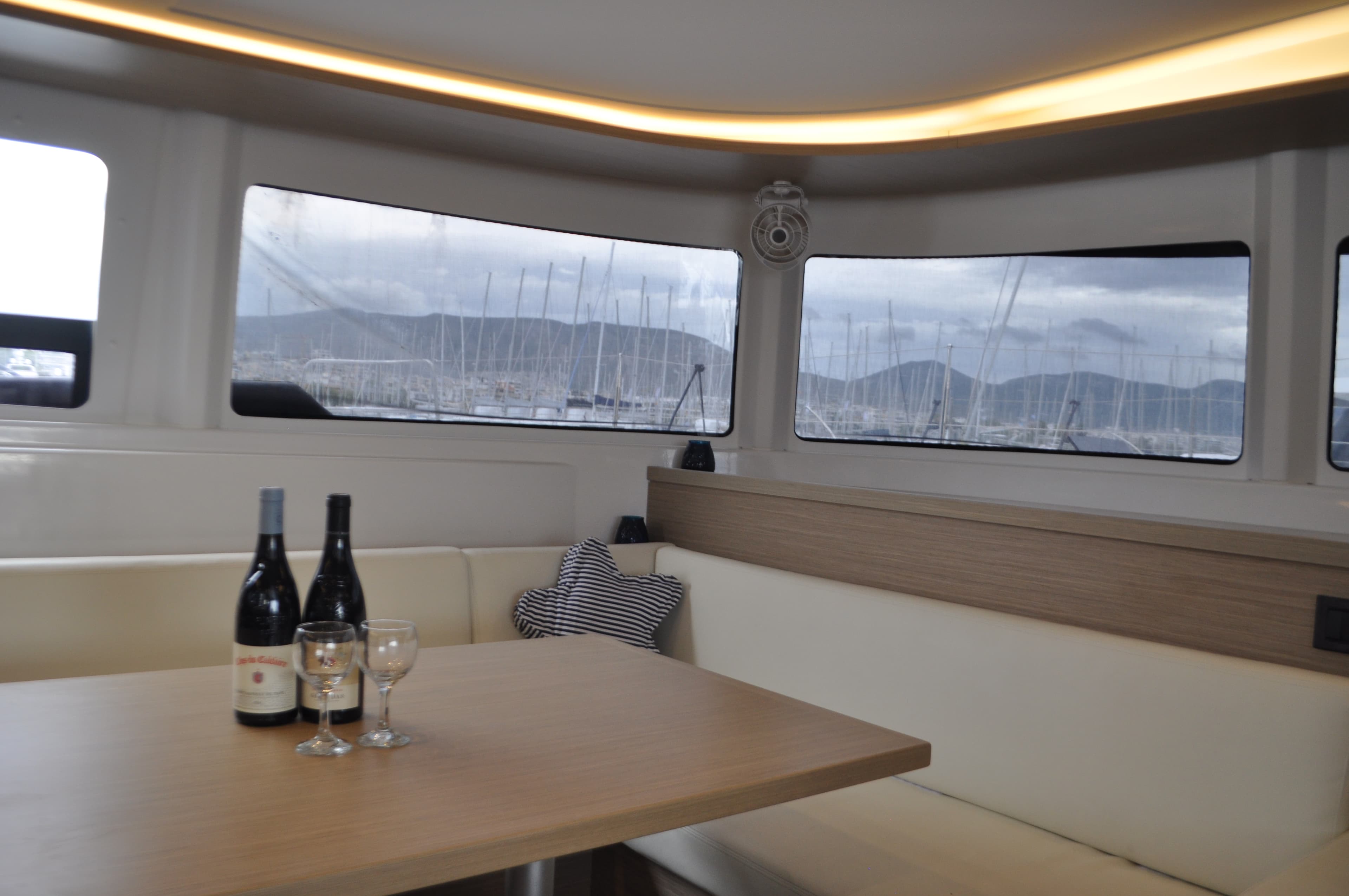 Lagoon 46  - photo 7