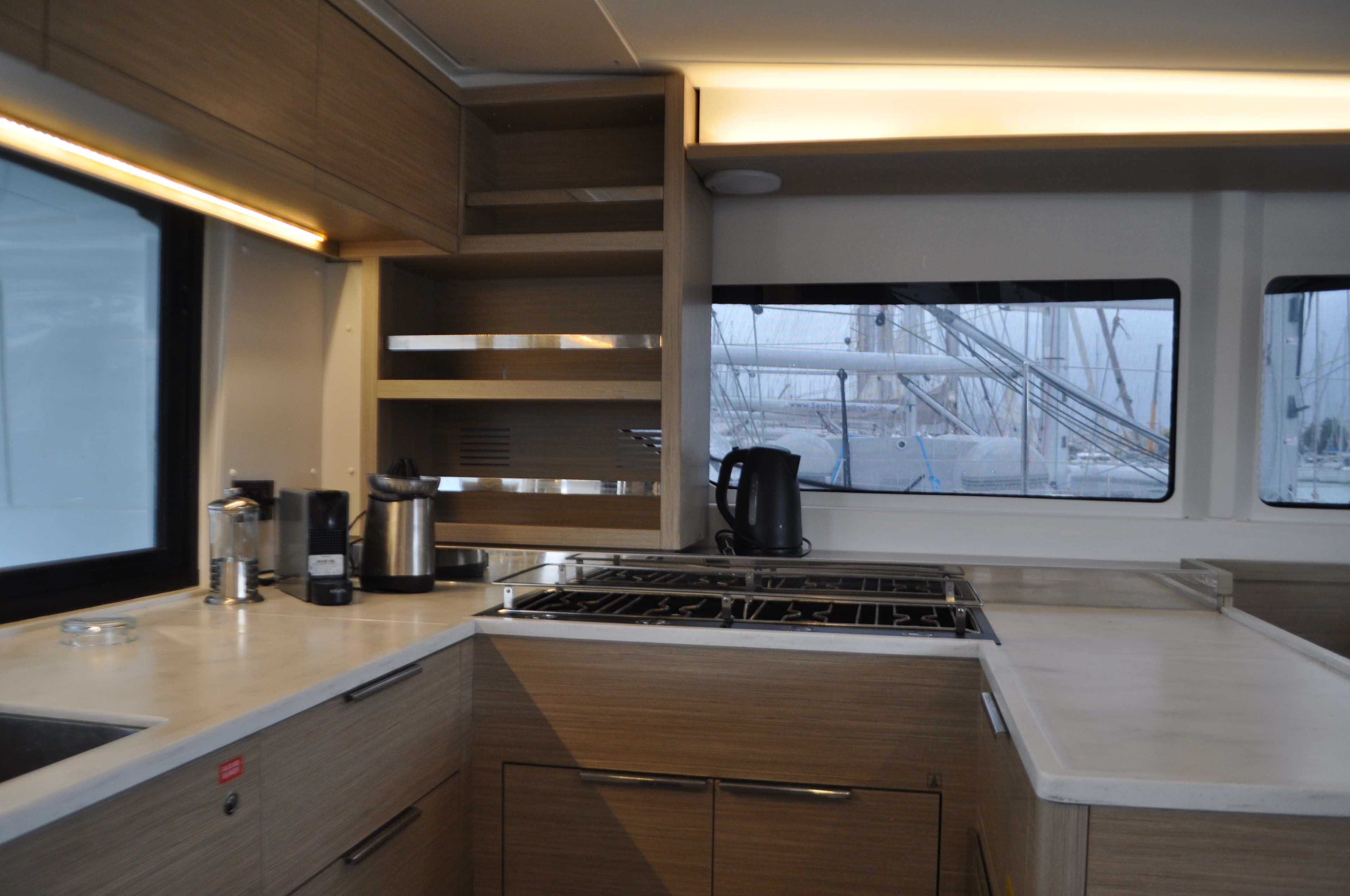 Lagoon 46  - photo 5