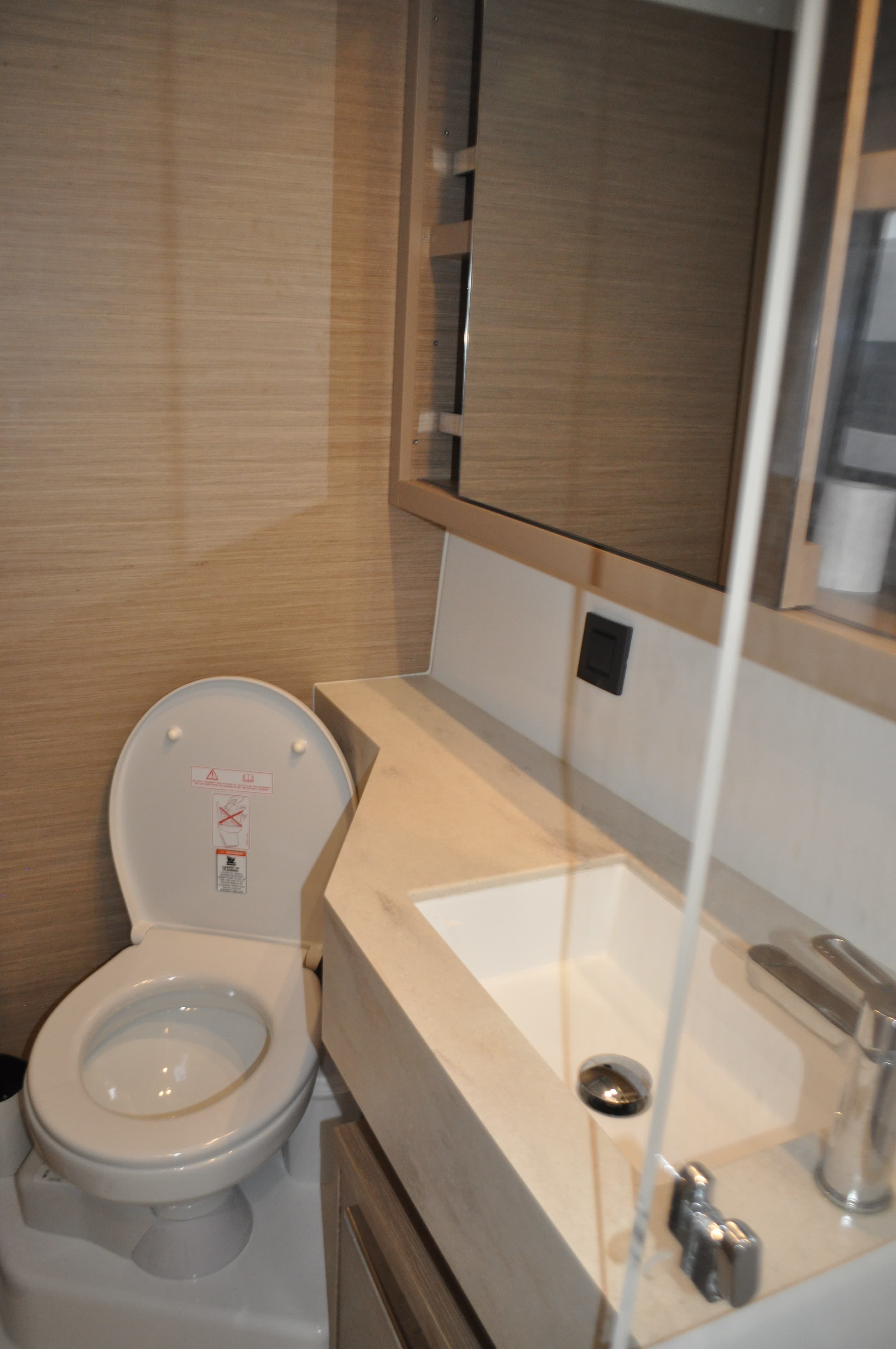 Lagoon 46  - photo 12