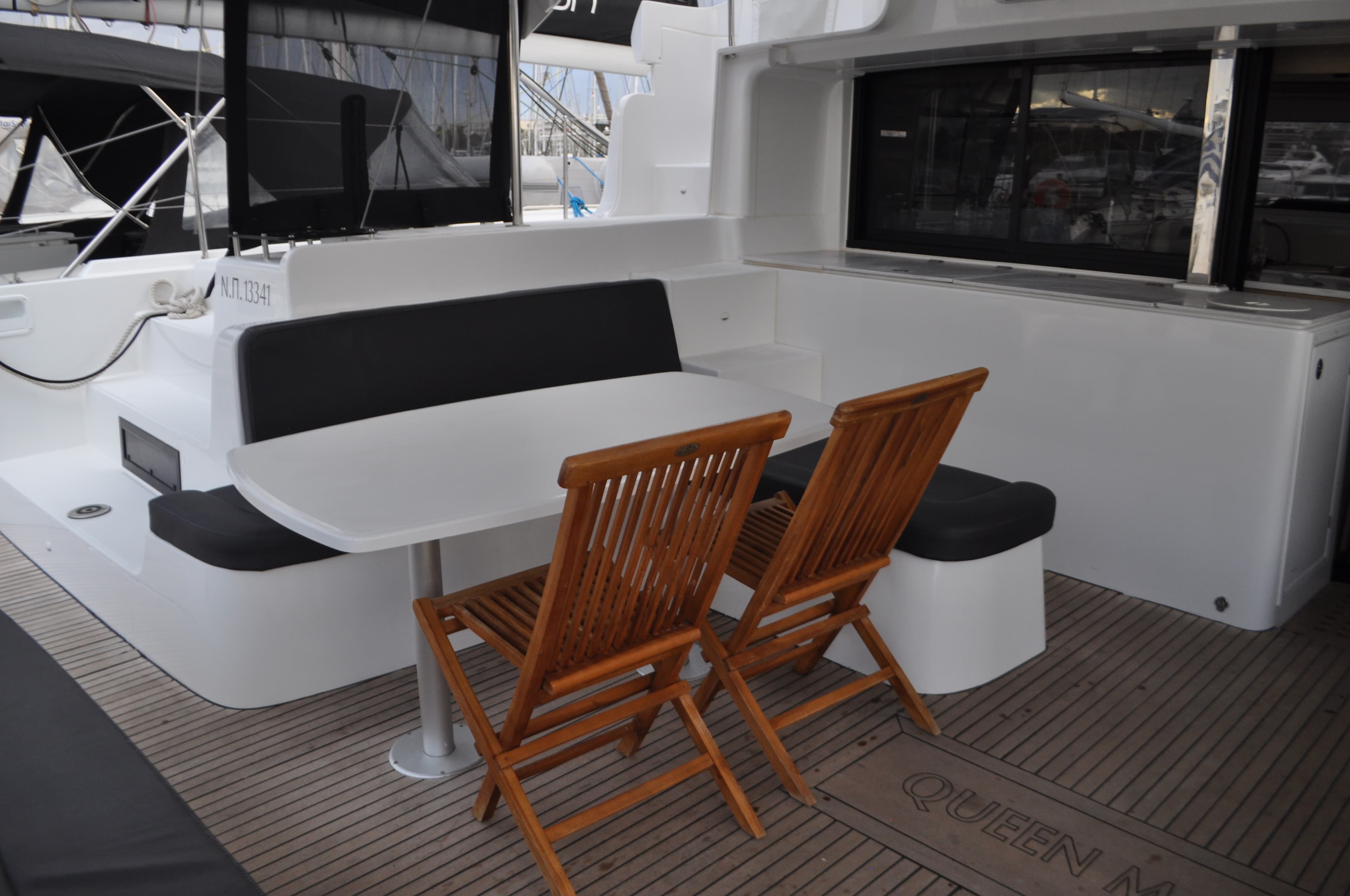 Lagoon 46  - photo 6