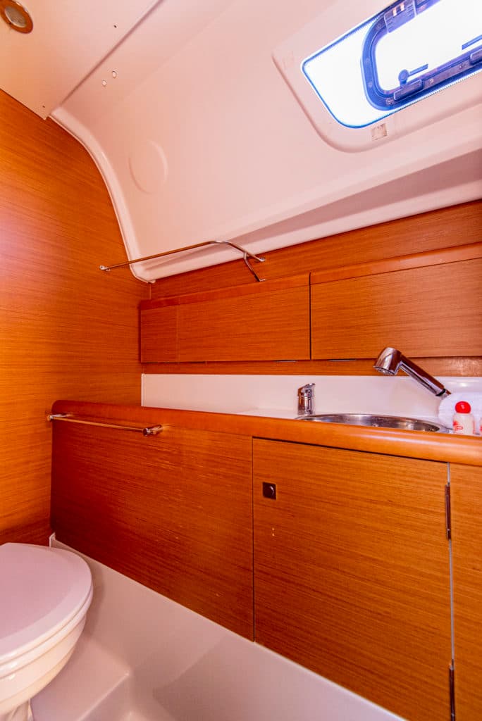 Sun Odyssey 33i - photo 8