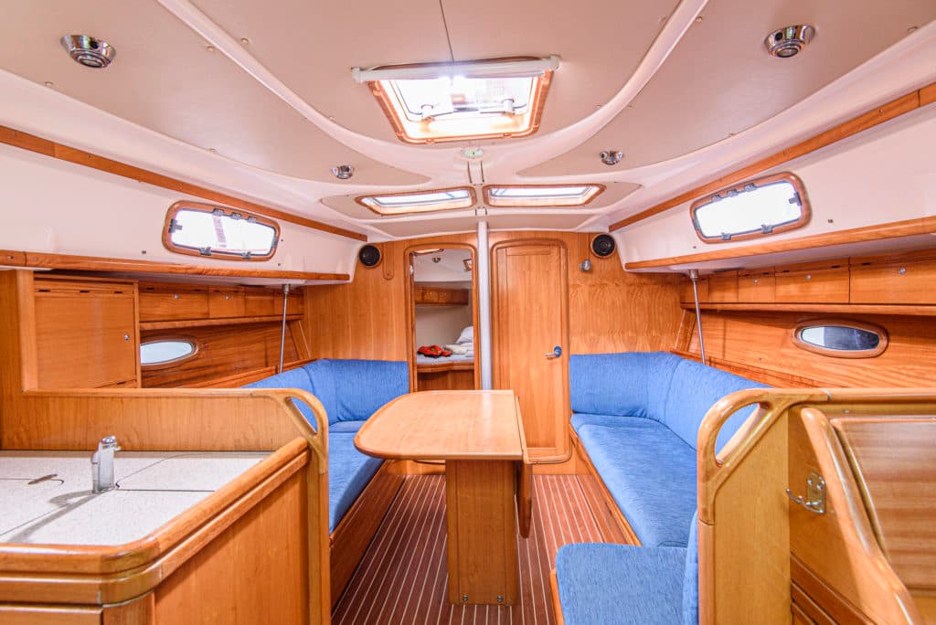 Bavaria 37 Cruiser - photo 6