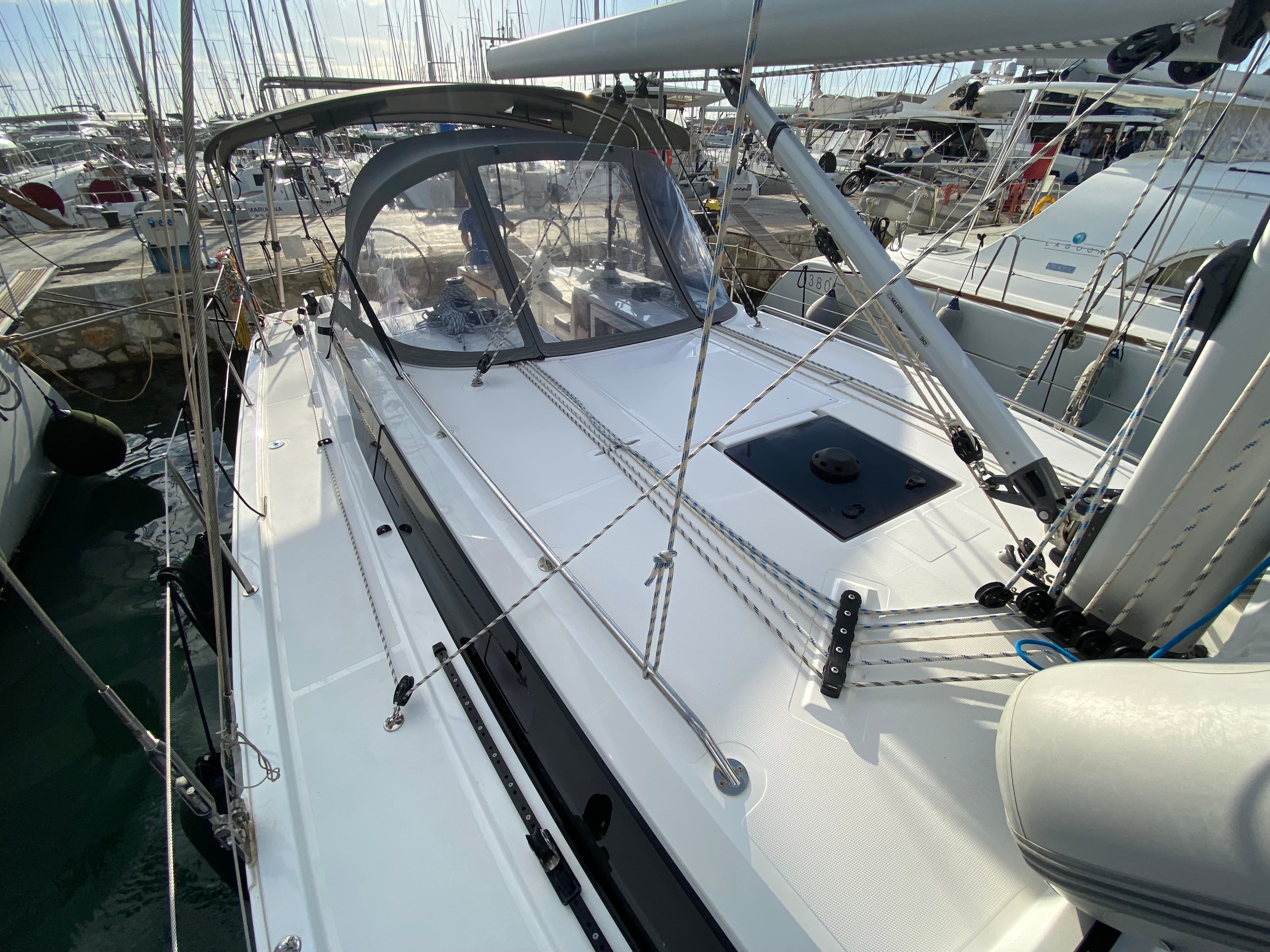 Bavaria C42 - photo 11