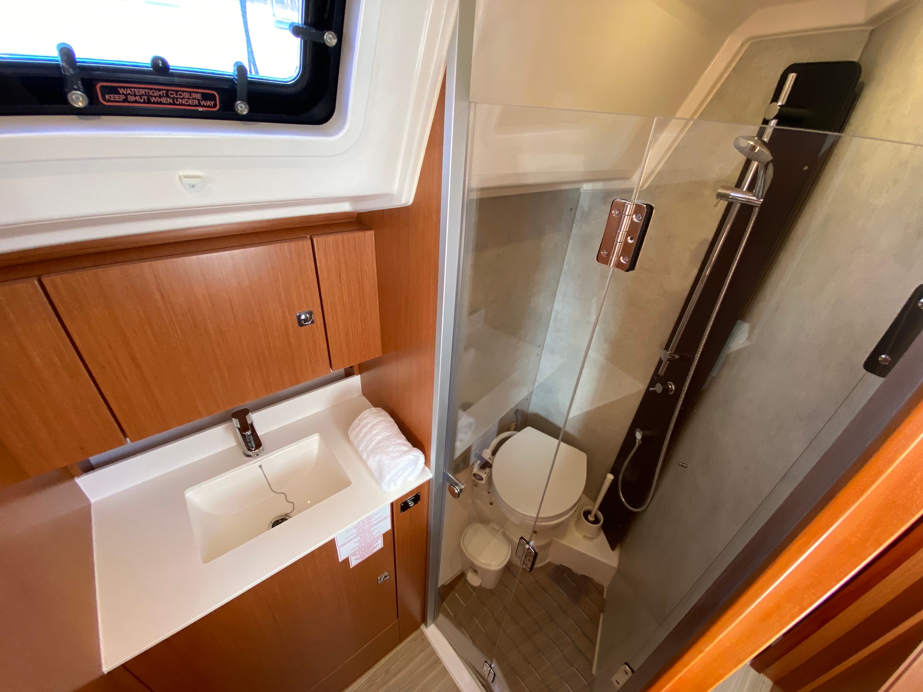 Bavaria C42 - photo 8