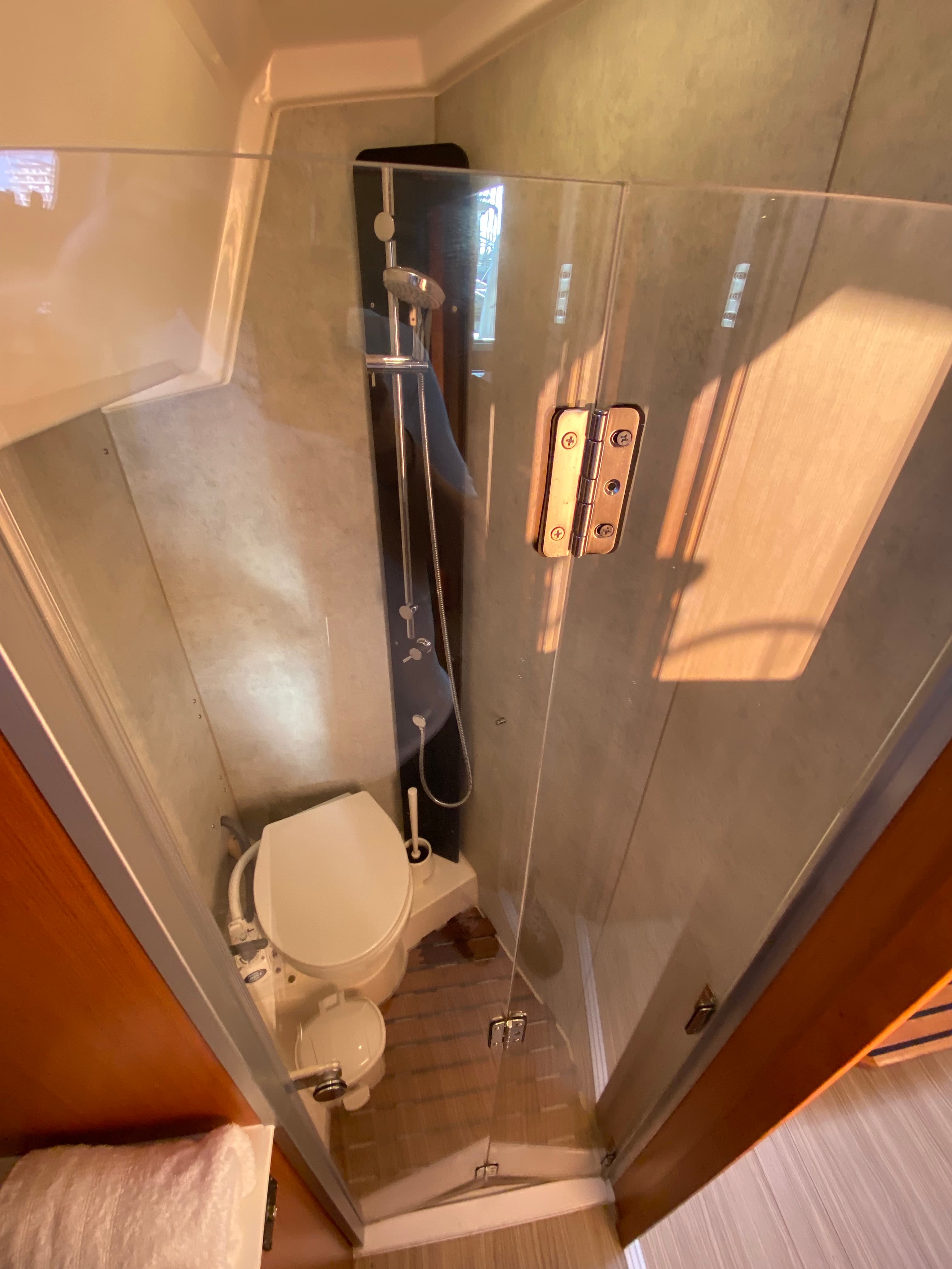 Bavaria C42 - photo 5