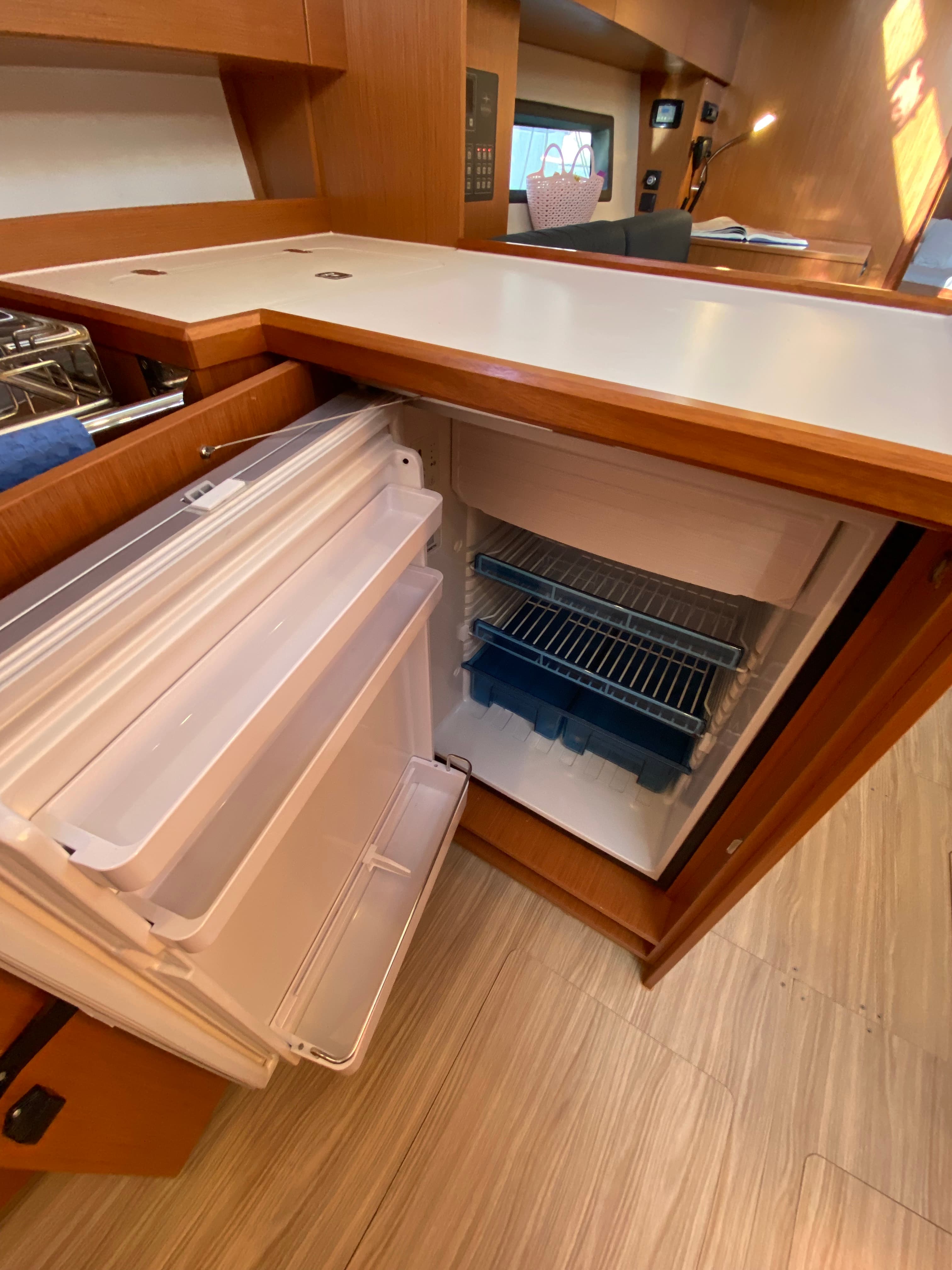 Bavaria C42 - photo 10