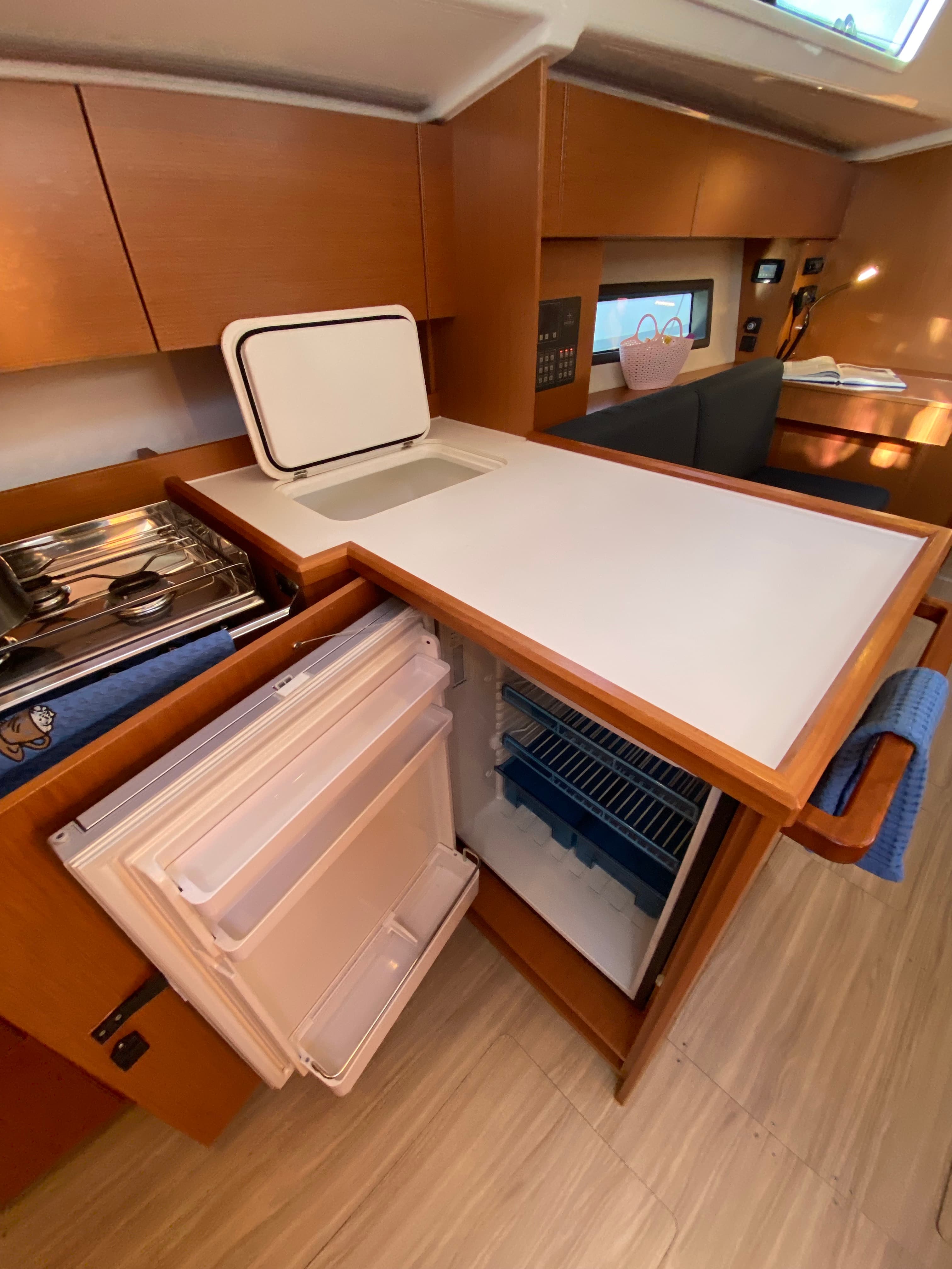 Bavaria C42 - photo 6