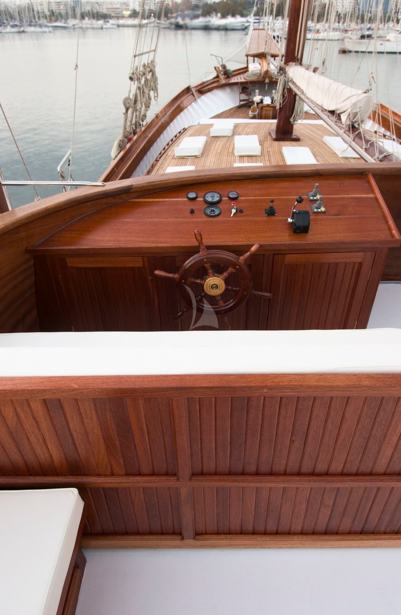 Motor sailer - photo 40
