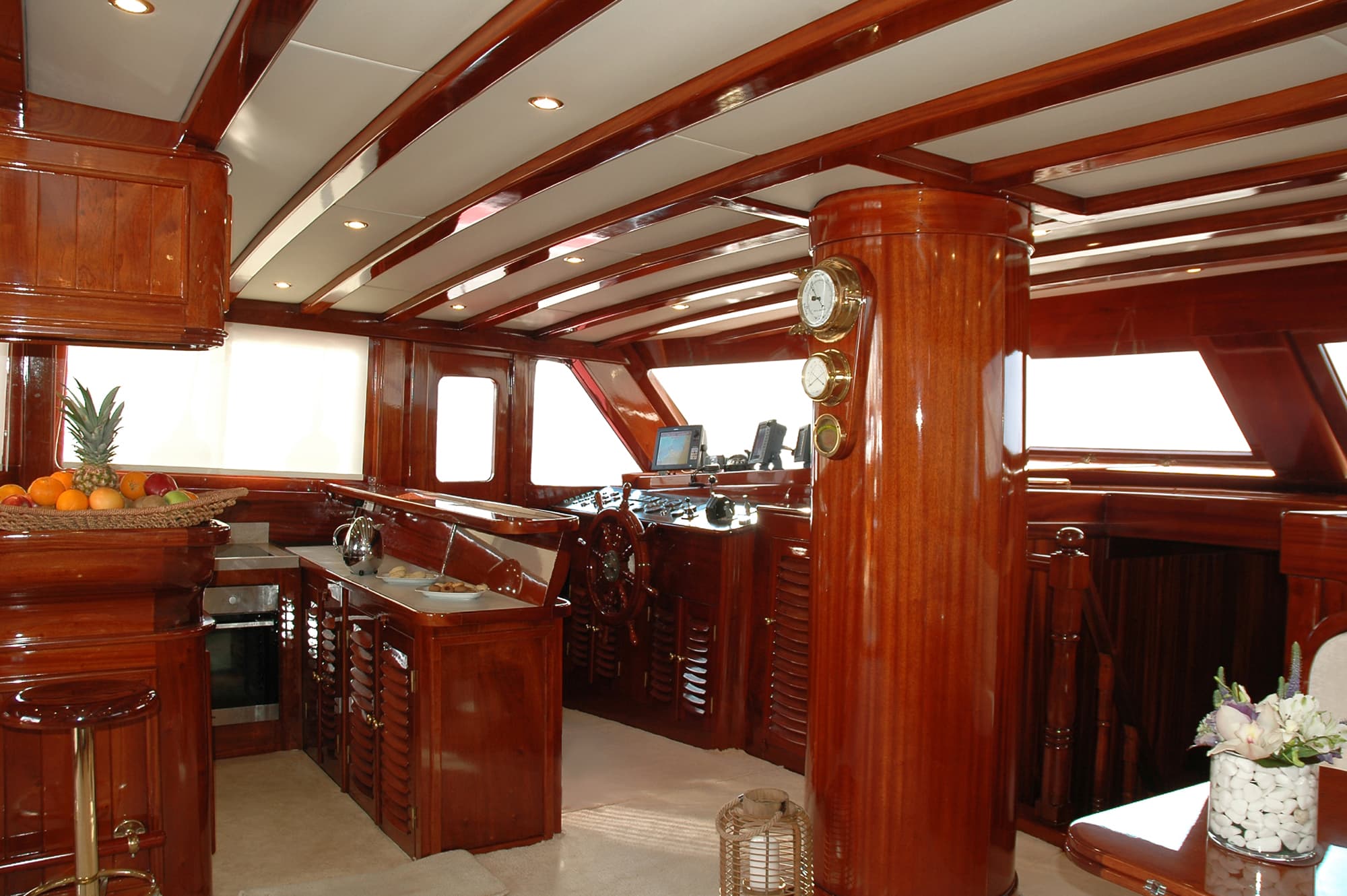 Motor sailer - photo 9