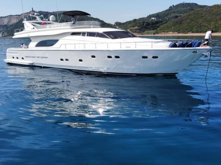 Ferretti 80 - photo