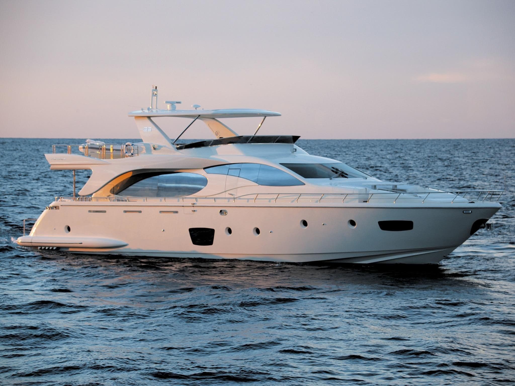 Azimut 85F - photo