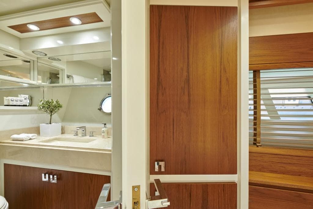 Azimut 85F - photo 18