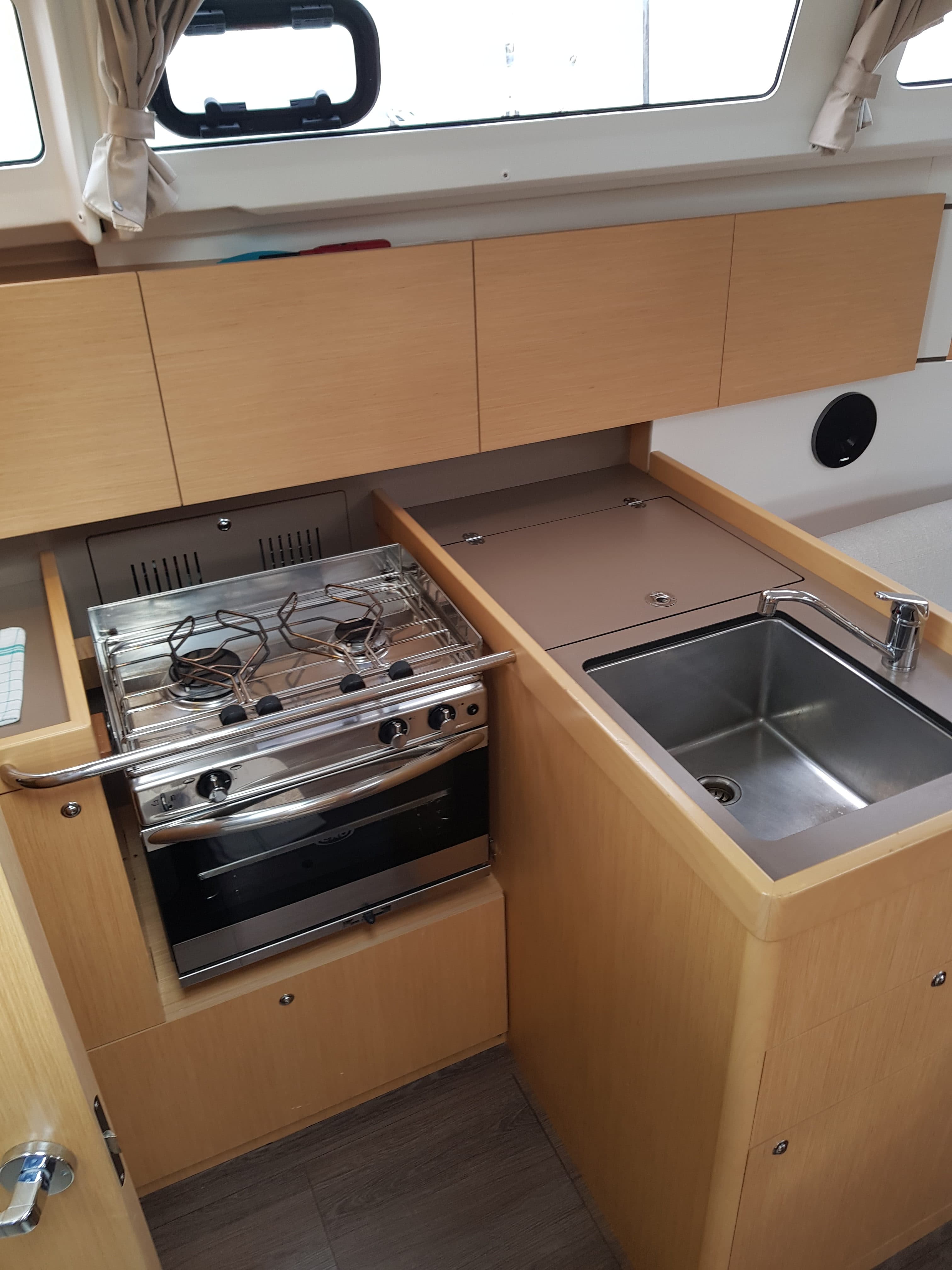 Oceanis 35.1 - photo 5