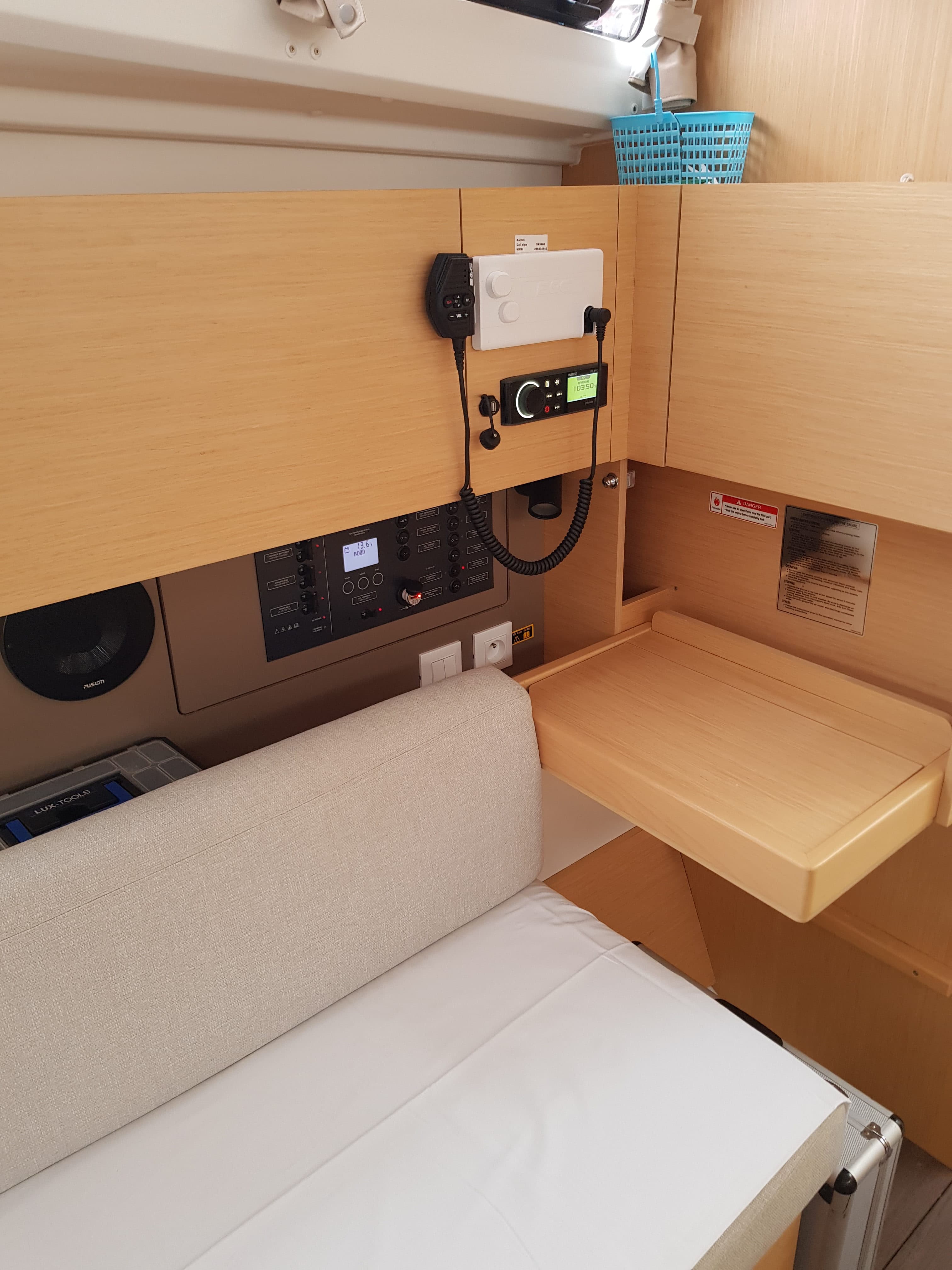 Oceanis 35.1 - photo 8