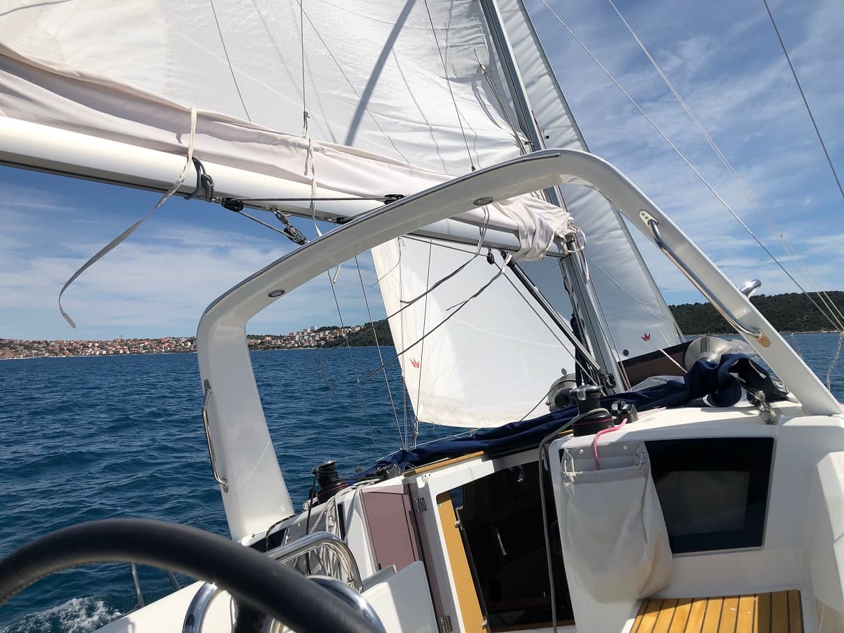 Oceanis 35.1 - photo 10