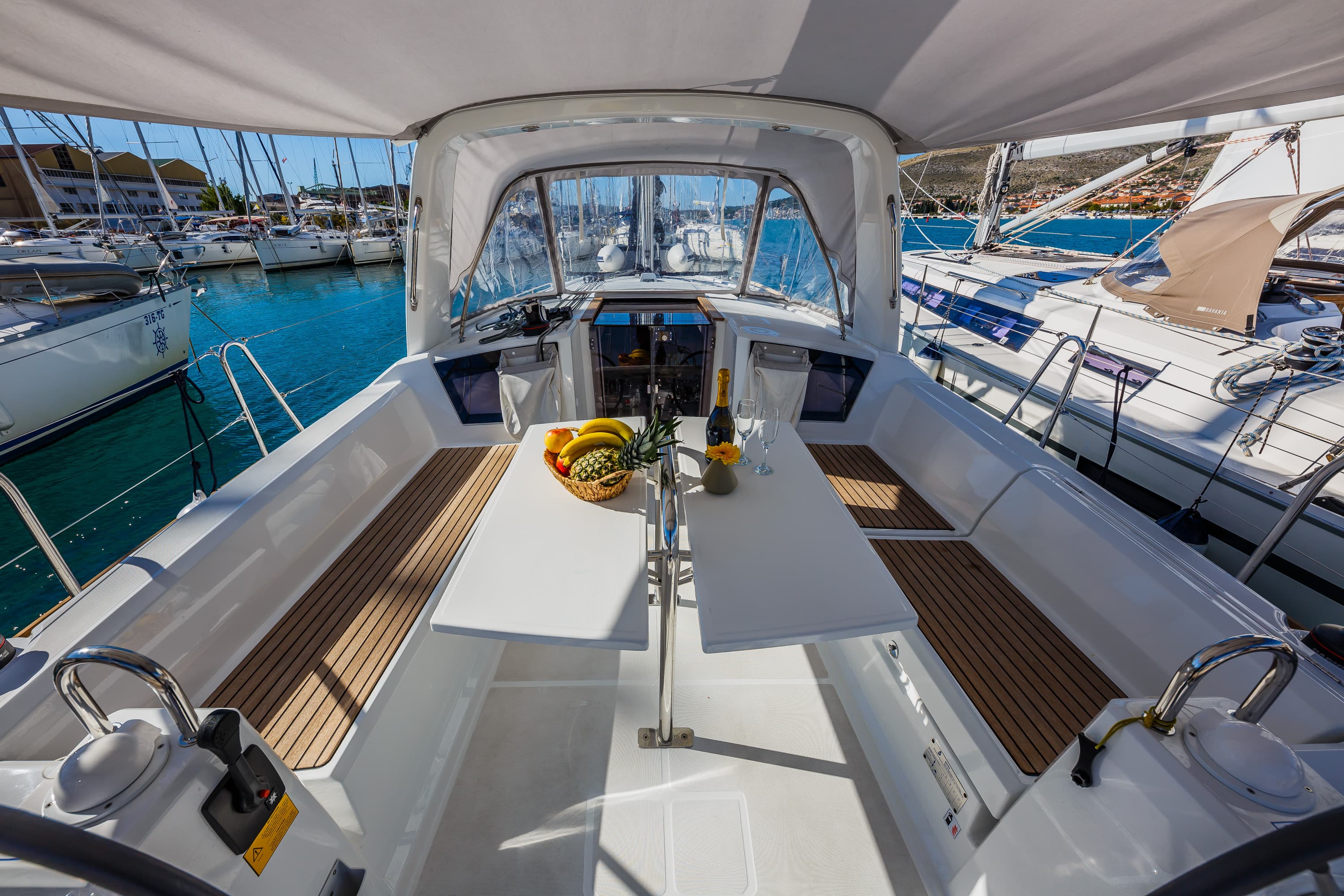 Oceanis 38.1 - photo 14