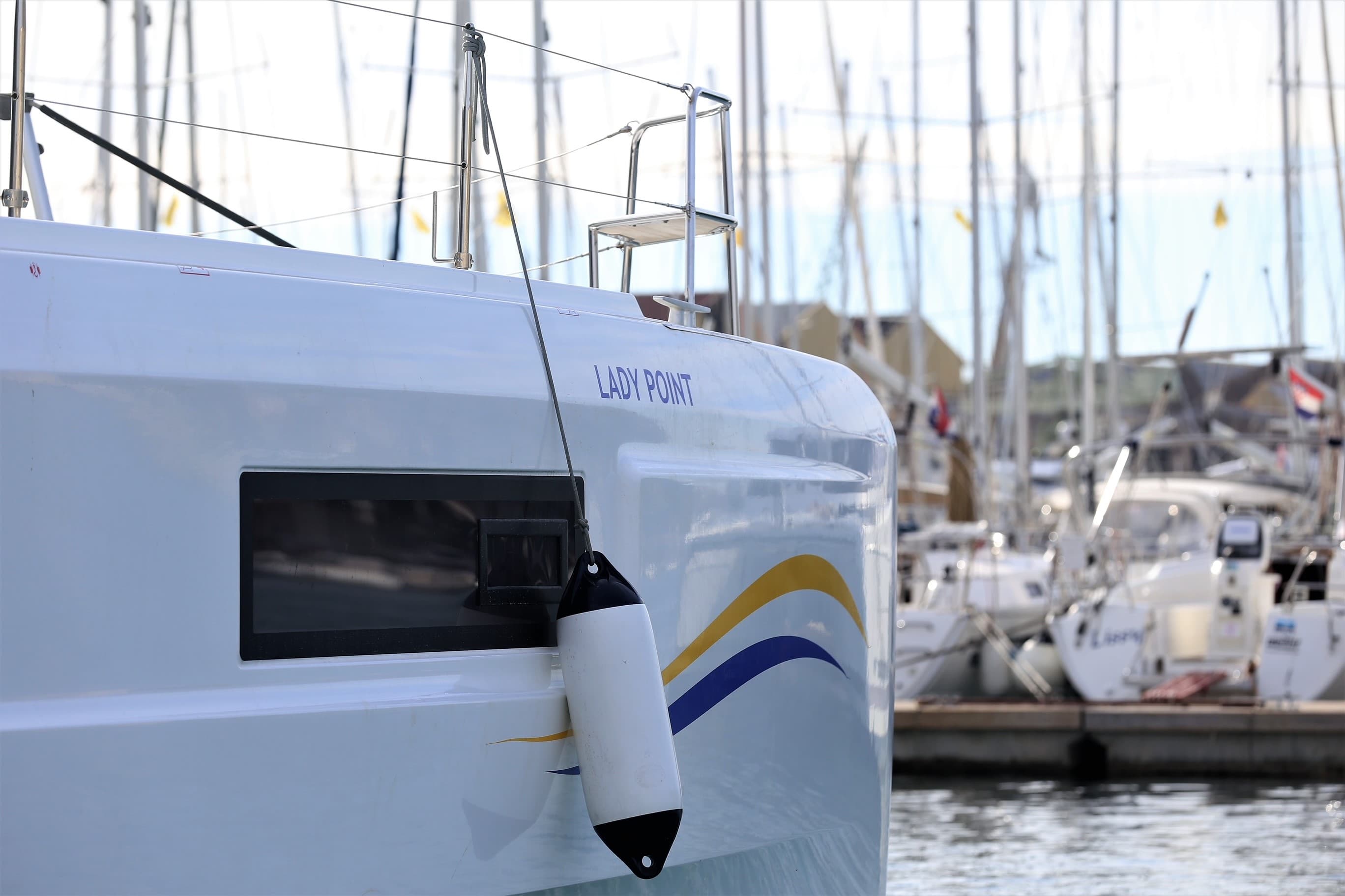 Lagoon 46  - photo 9