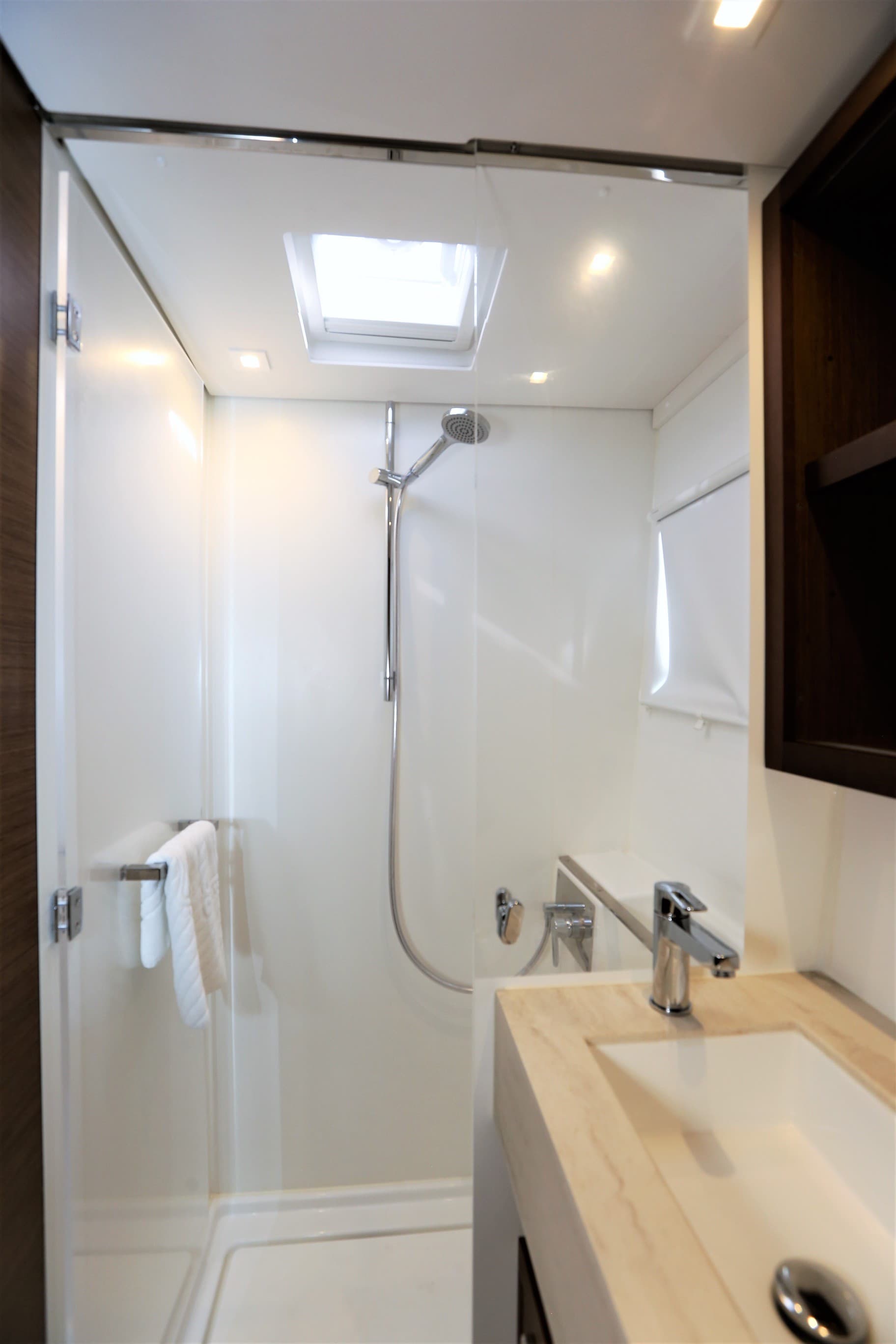 Lagoon 46  - photo 5