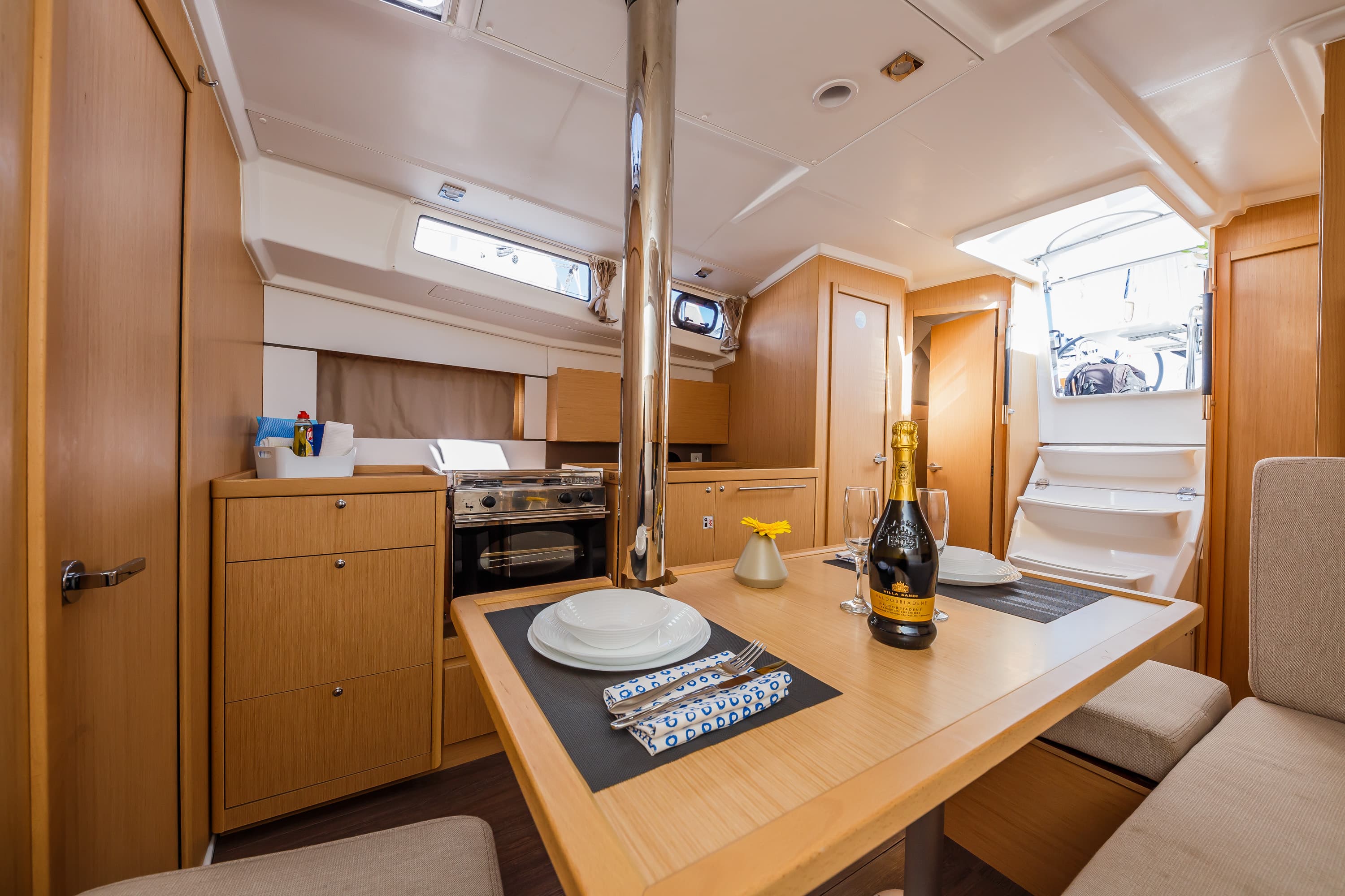 Oceanis 38.1 - photo 6