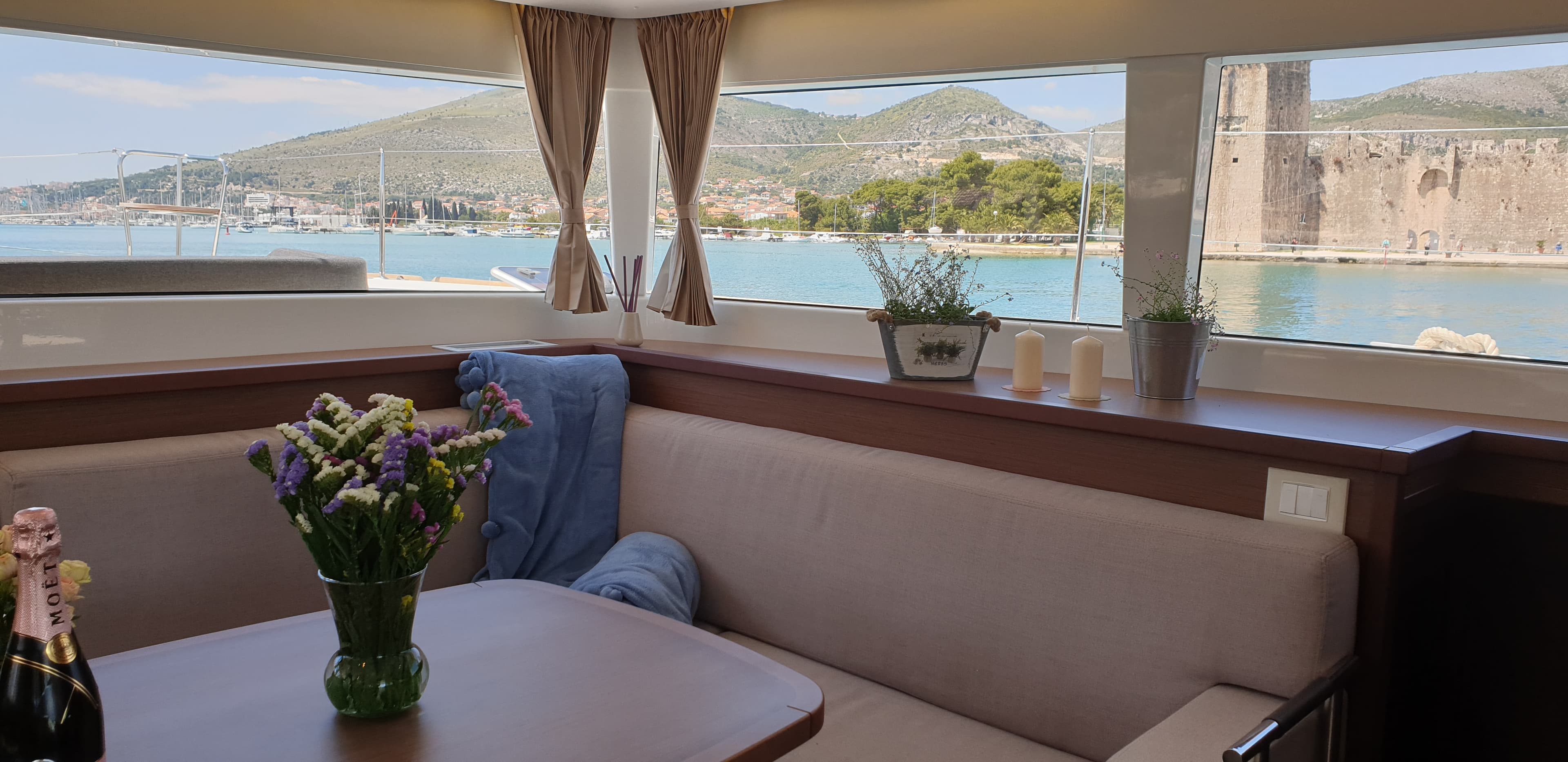 Lagoon 450 Fly - photo 11