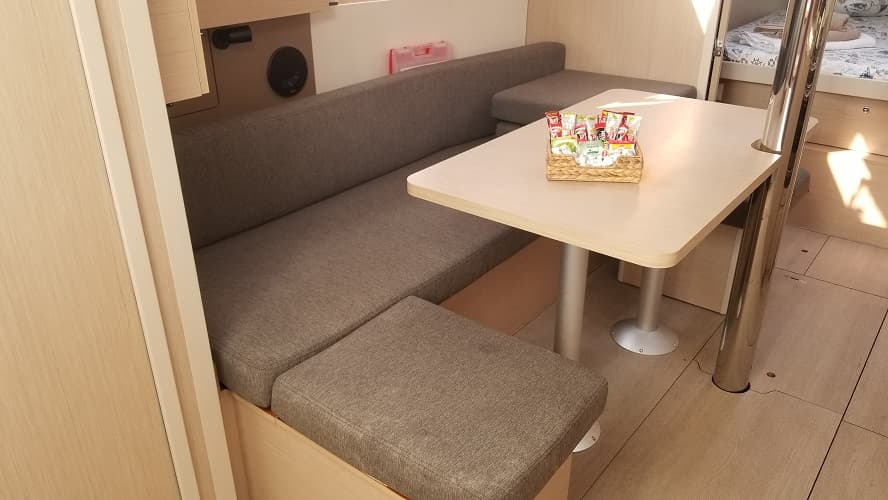 Oceanis 38.1 - photo 19