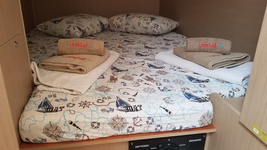 Oceanis 38.1 - photo 17