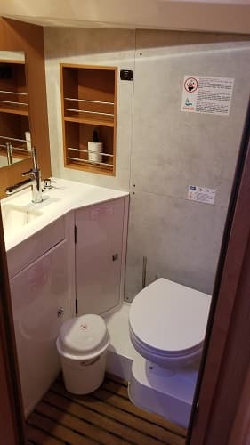 Bavaria C42 - photo 14