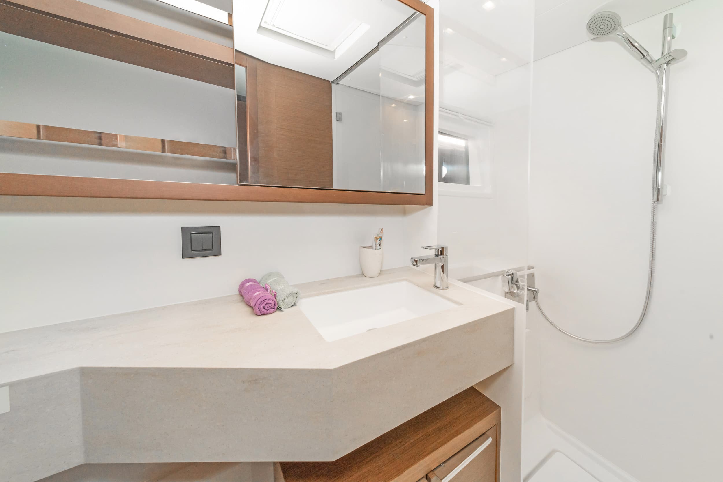 Lagoon 46  - photo 4