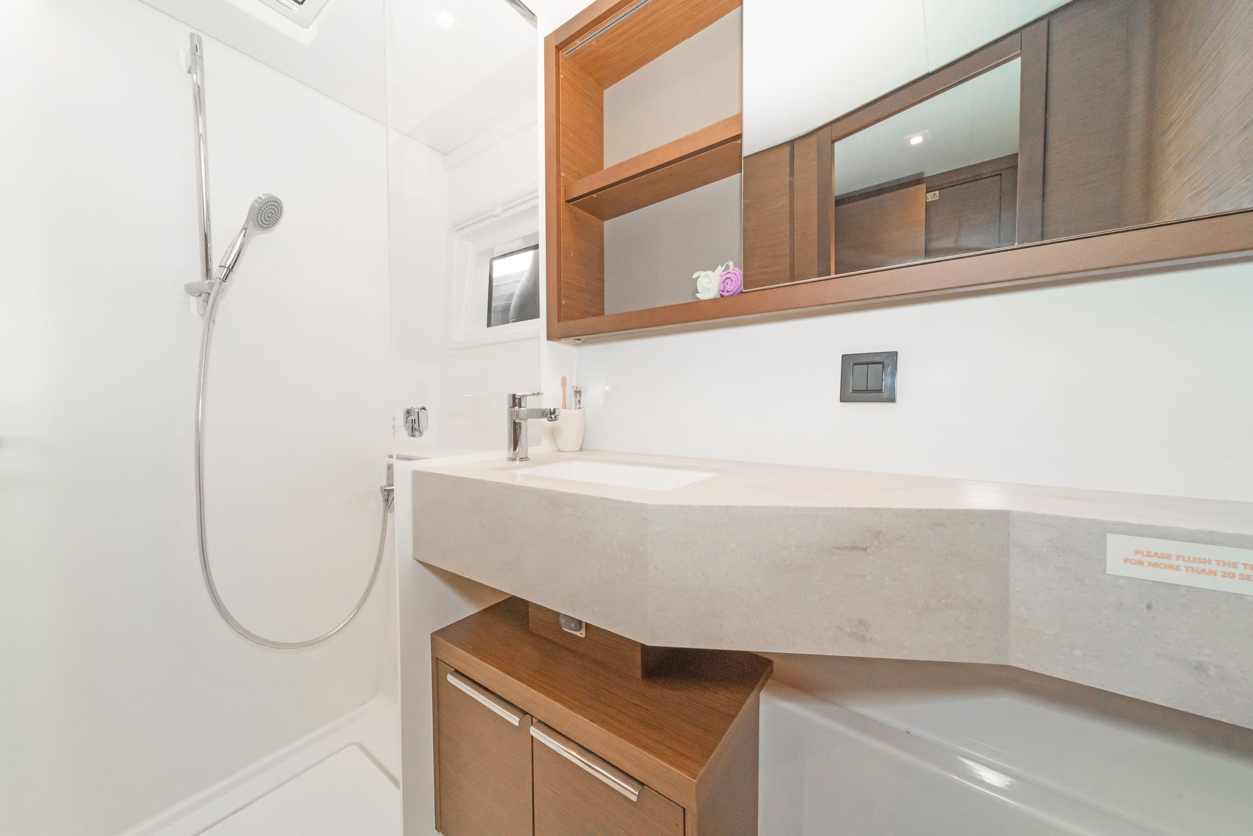 Lagoon 46  - photo 5