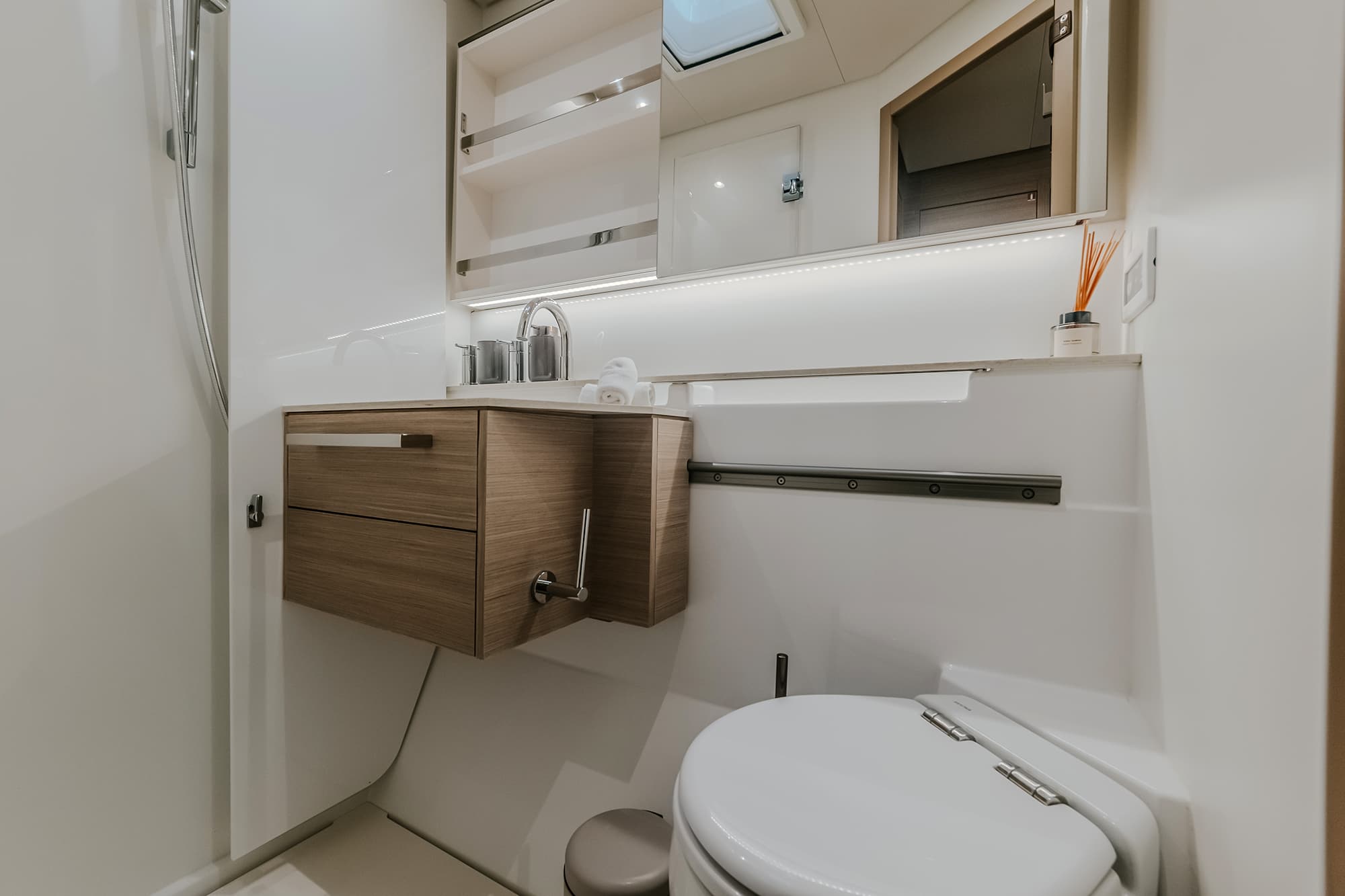 Lagoon 55 - photo 11