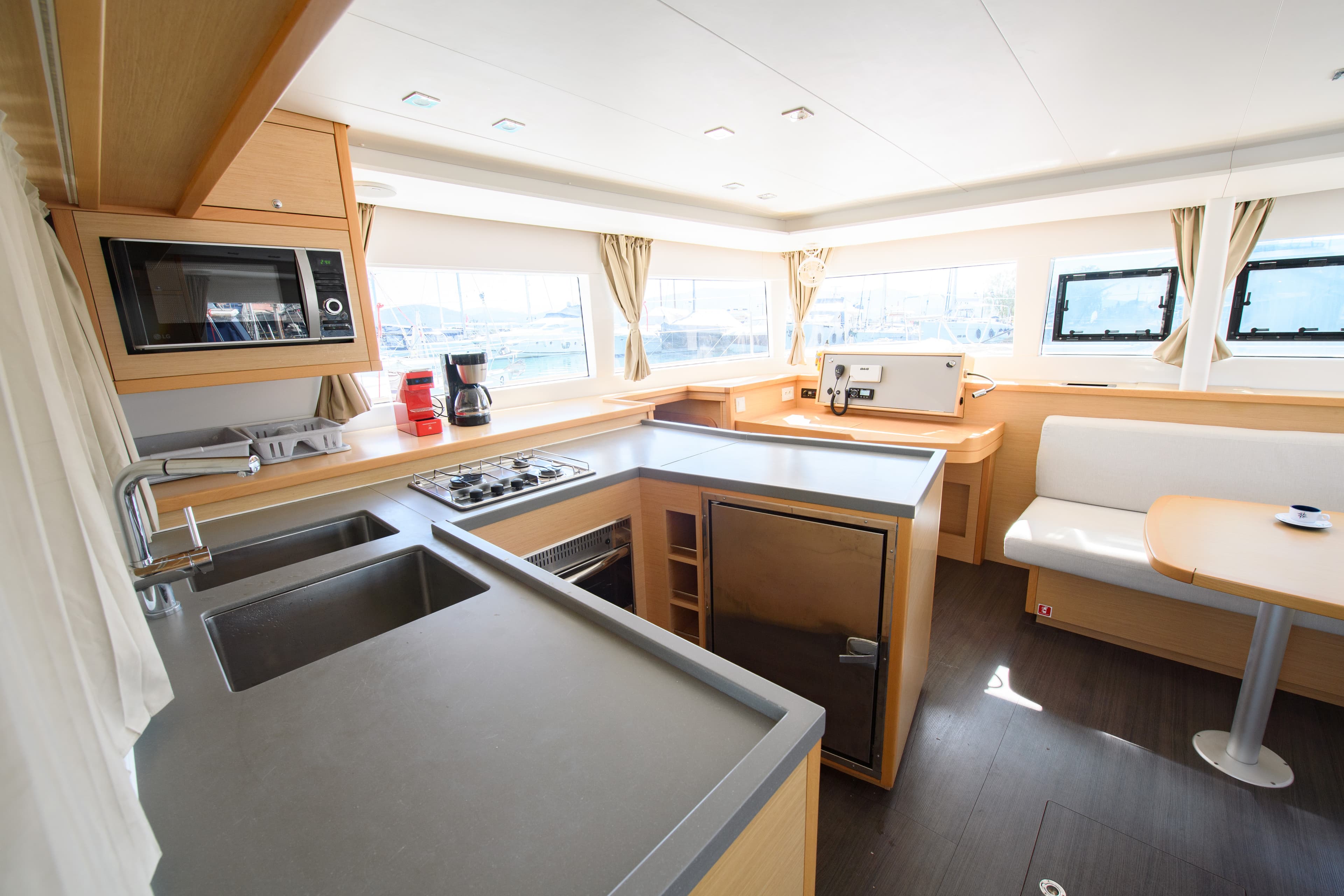 Lagoon 450 Fly - photo 13