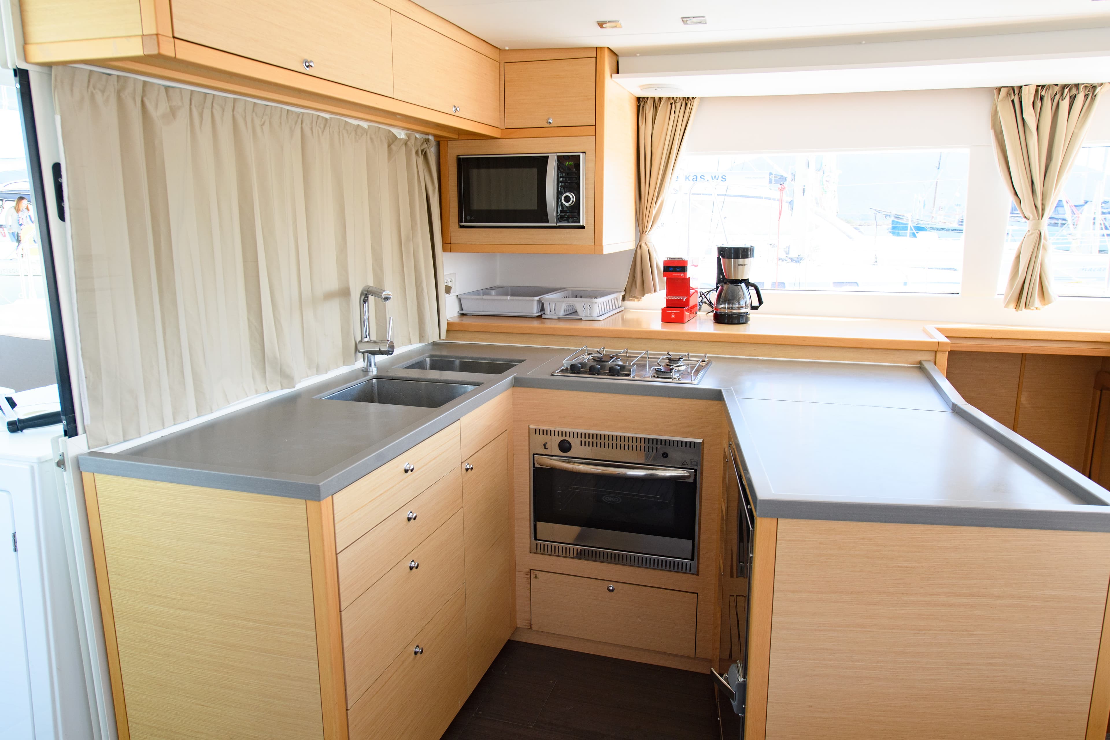 Lagoon 450 Fly - photo 14