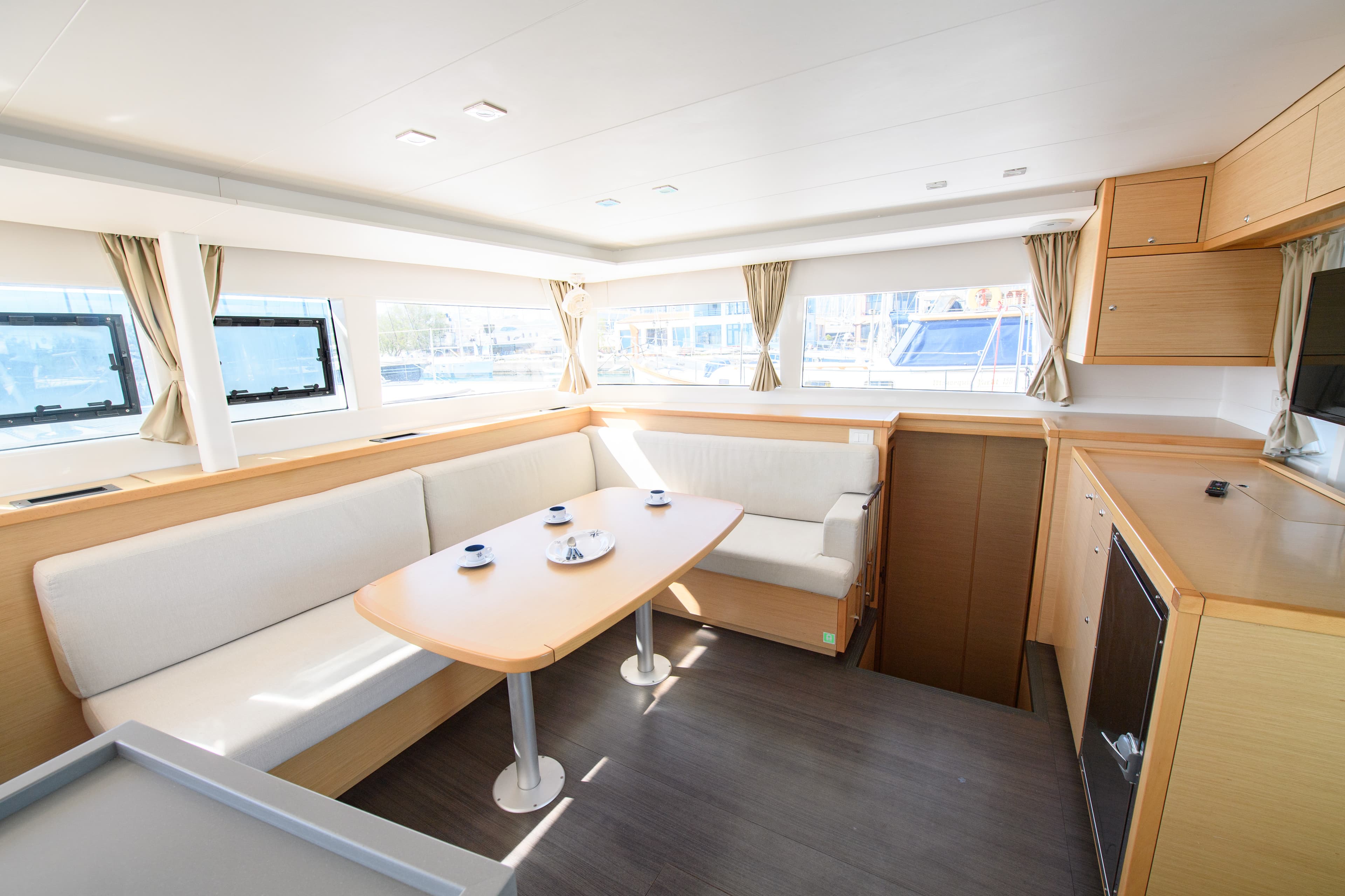 Lagoon 450 Fly - photo 15