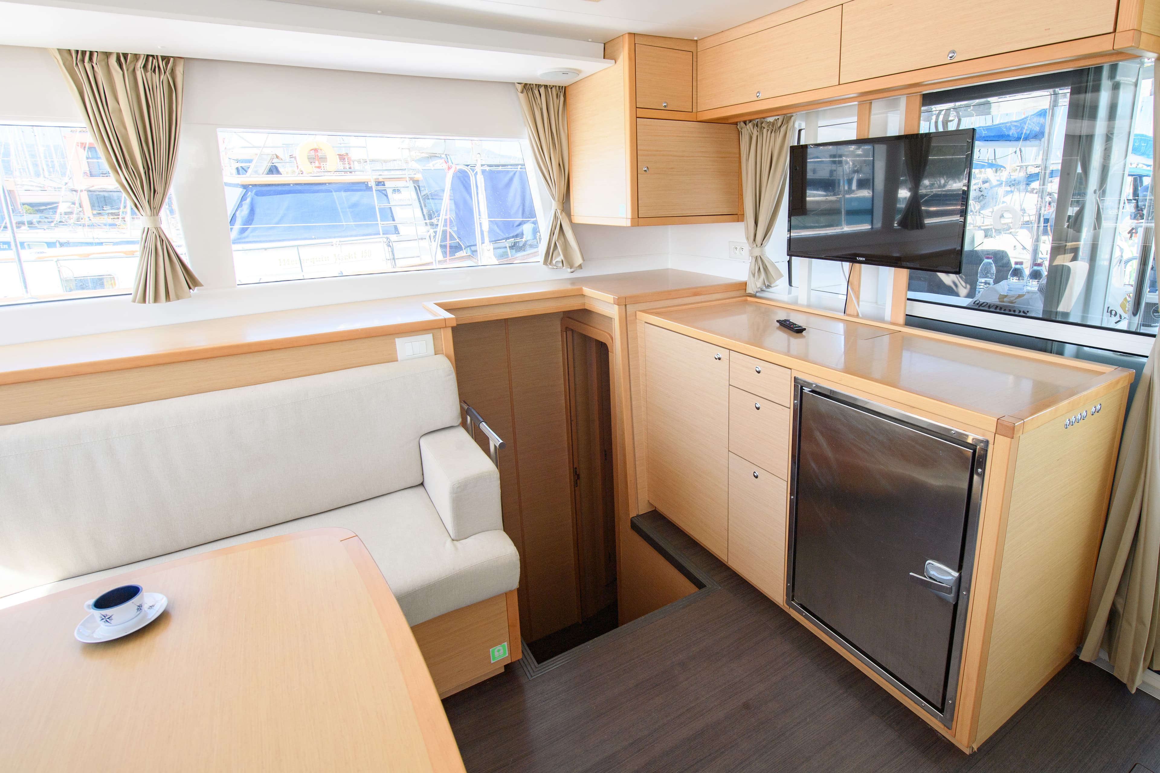 Lagoon 450 Fly - photo 16