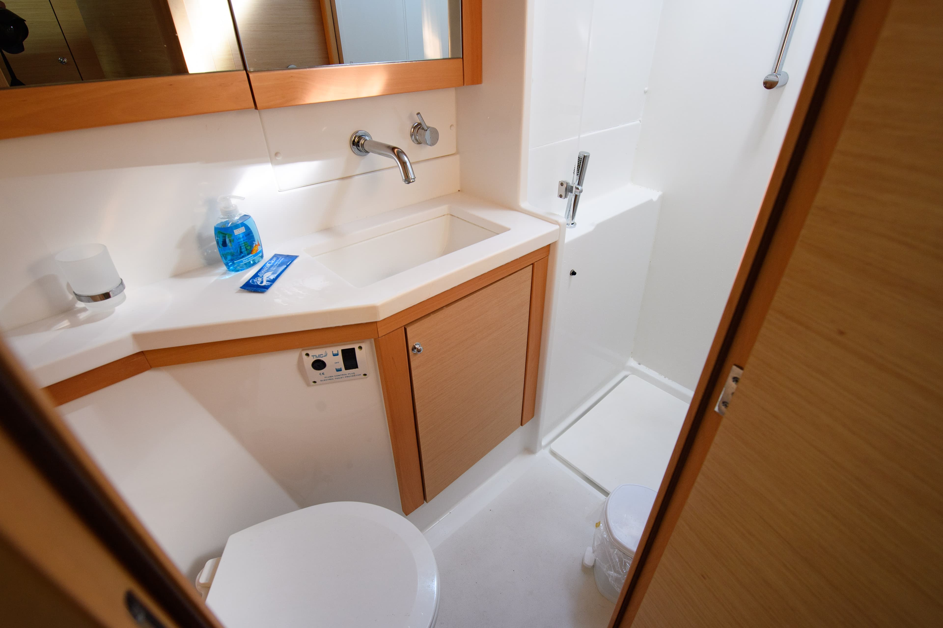 Lagoon 450 Fly - photo 20