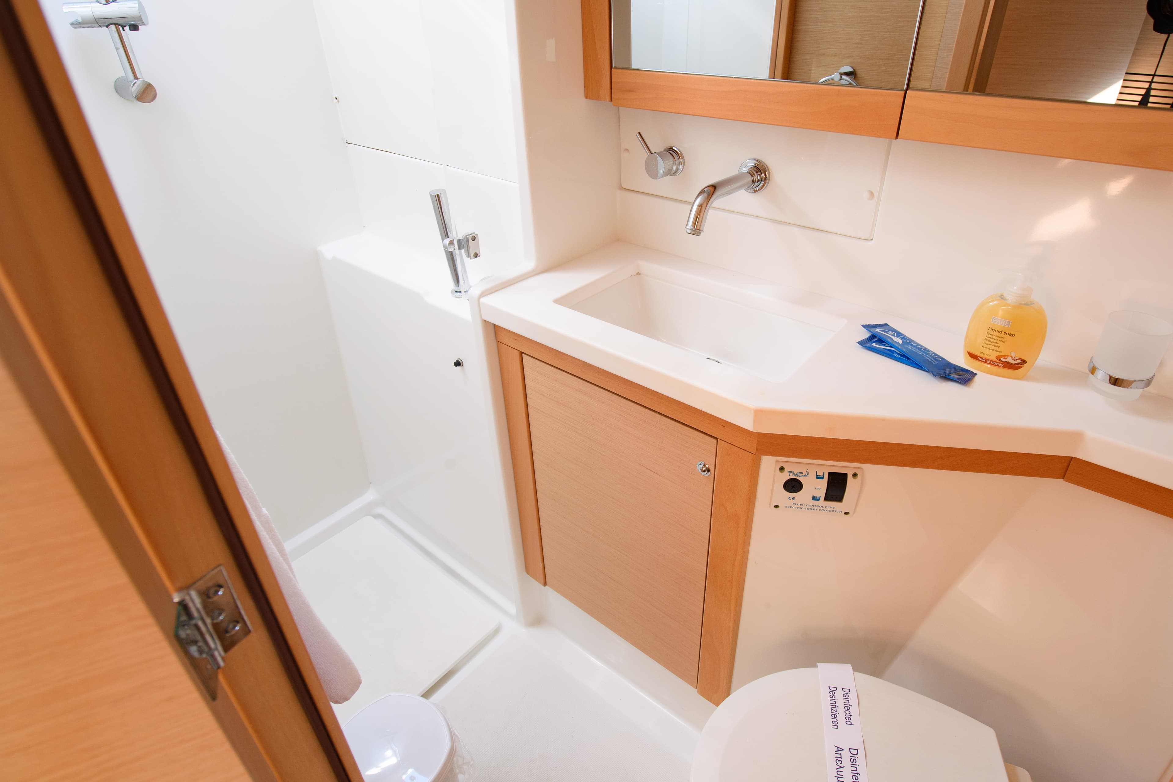 Lagoon 450 Fly - photo 21