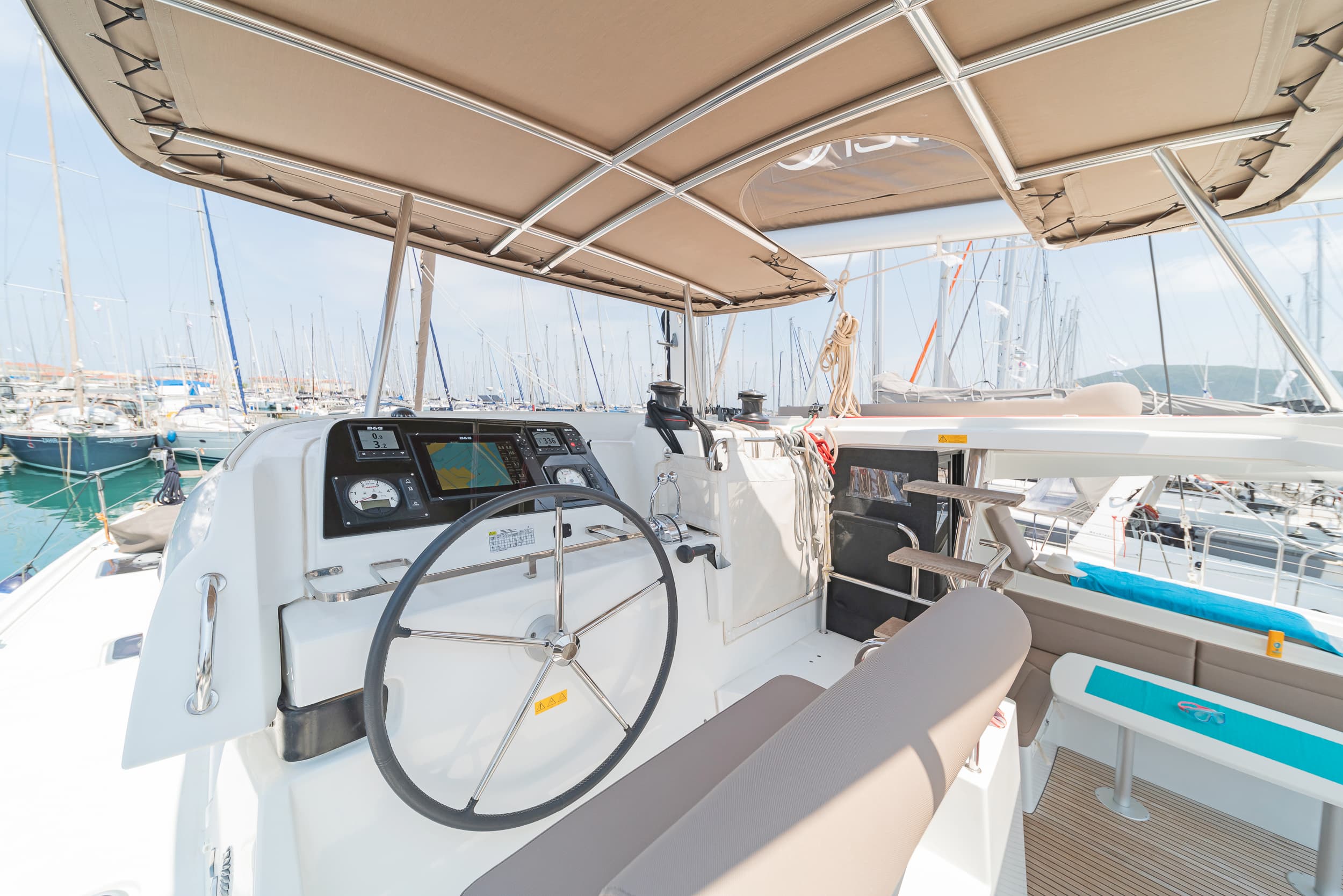 Lagoon 42 - photo 10