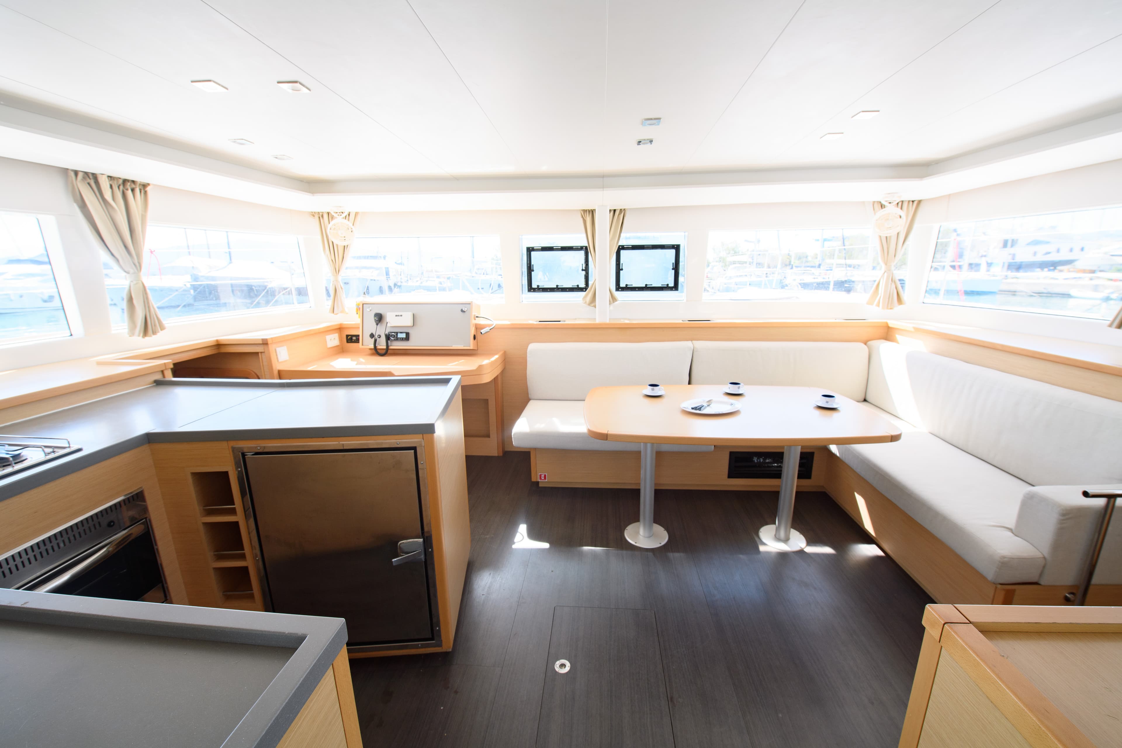 Lagoon 450 Fly - photo 12