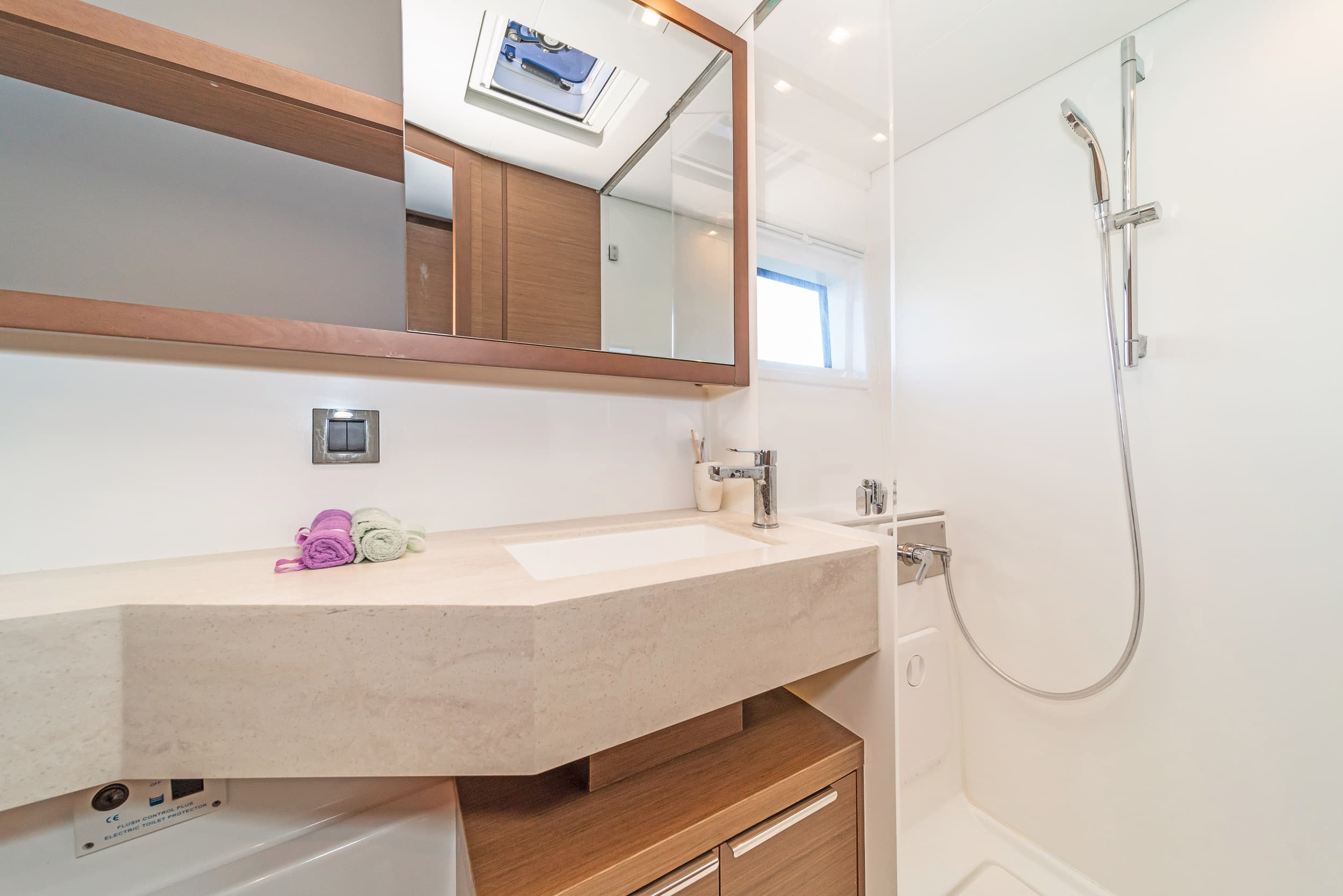 Lagoon 46  - photo 20