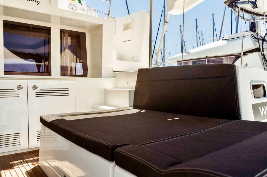 Lagoon 450 Fly - photo 30